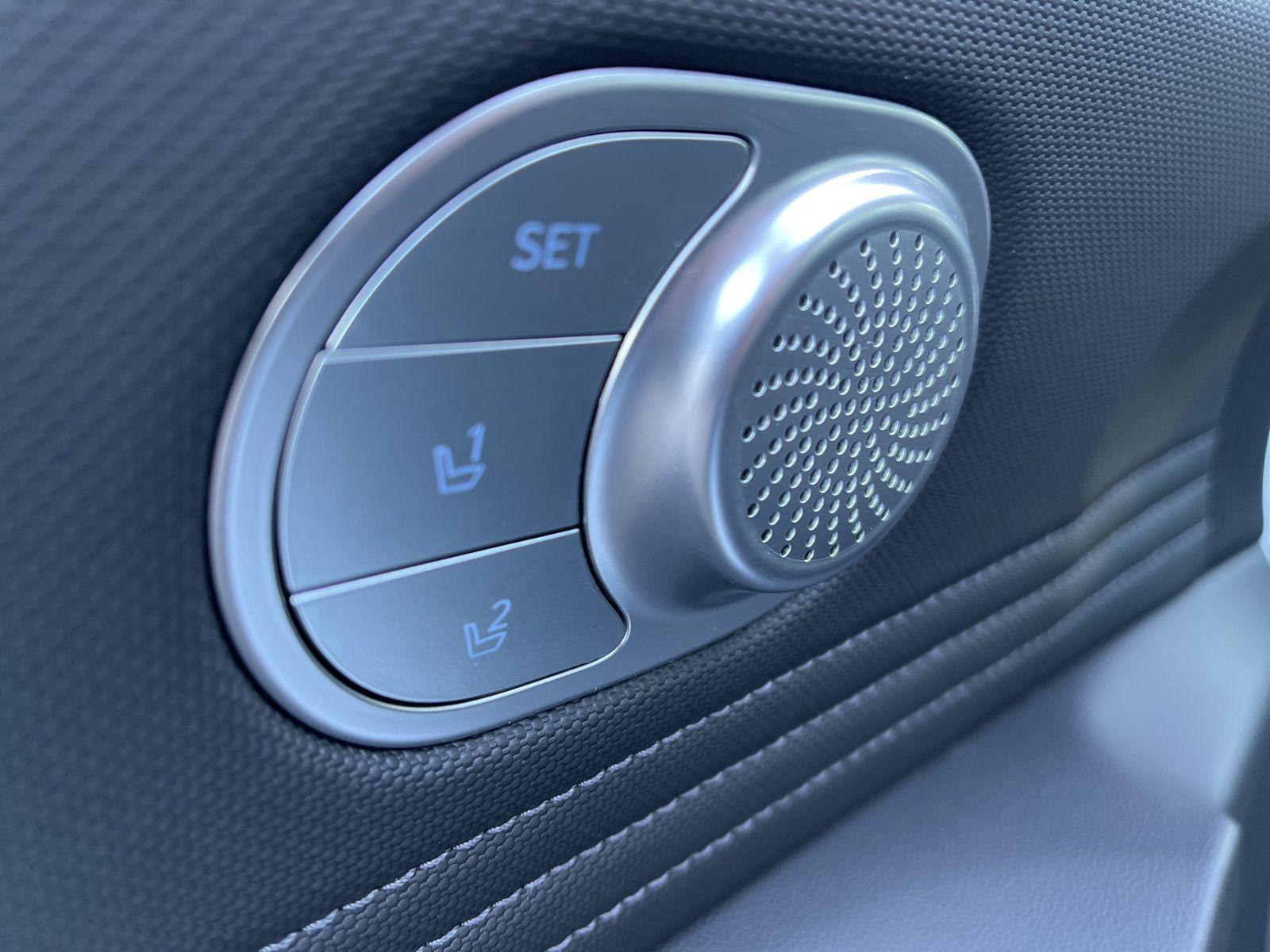 2025 Hyundai Elantra Limited - Photo 24