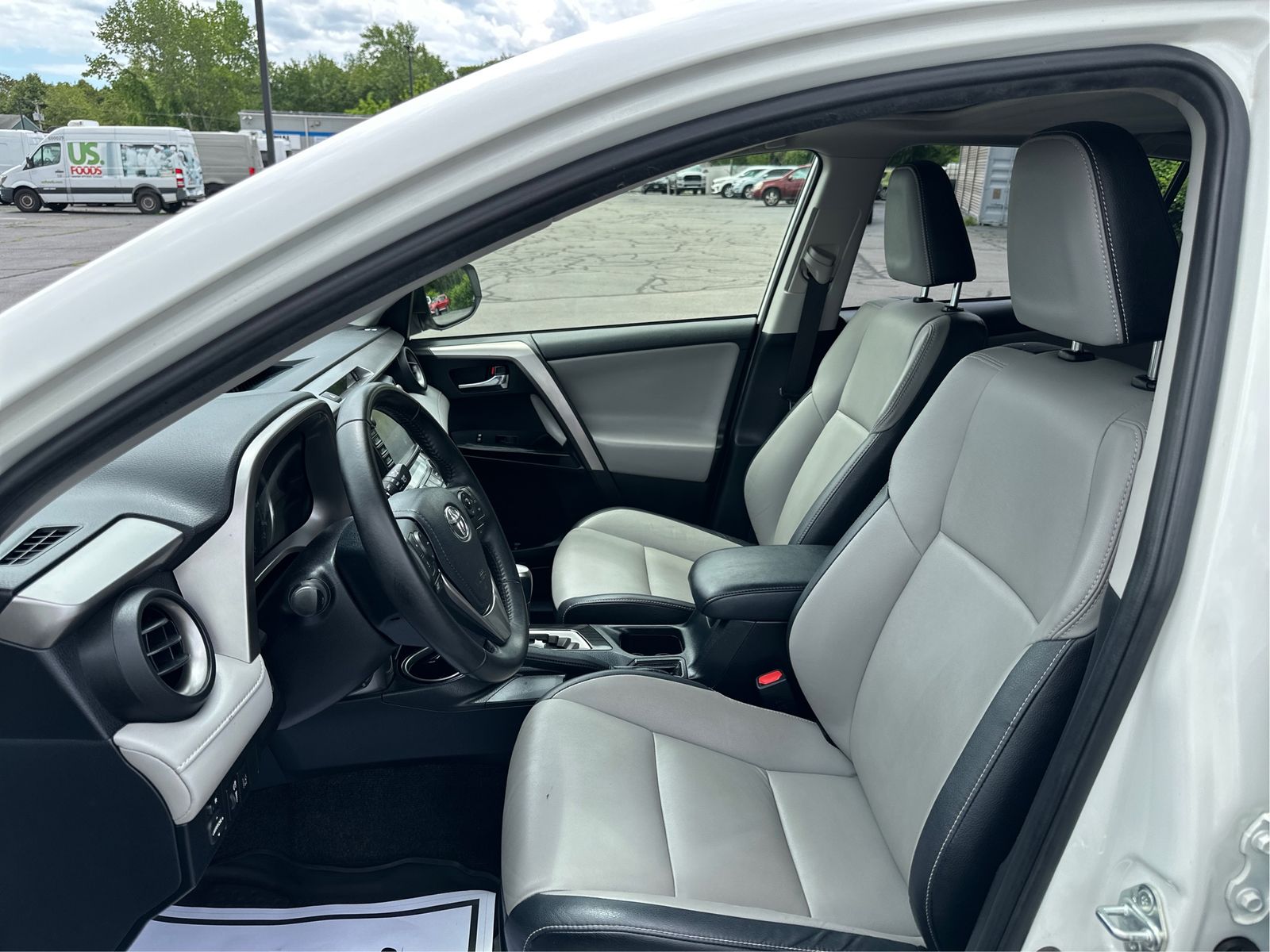 2018 Toyota RAV4 Limited - Photo 9