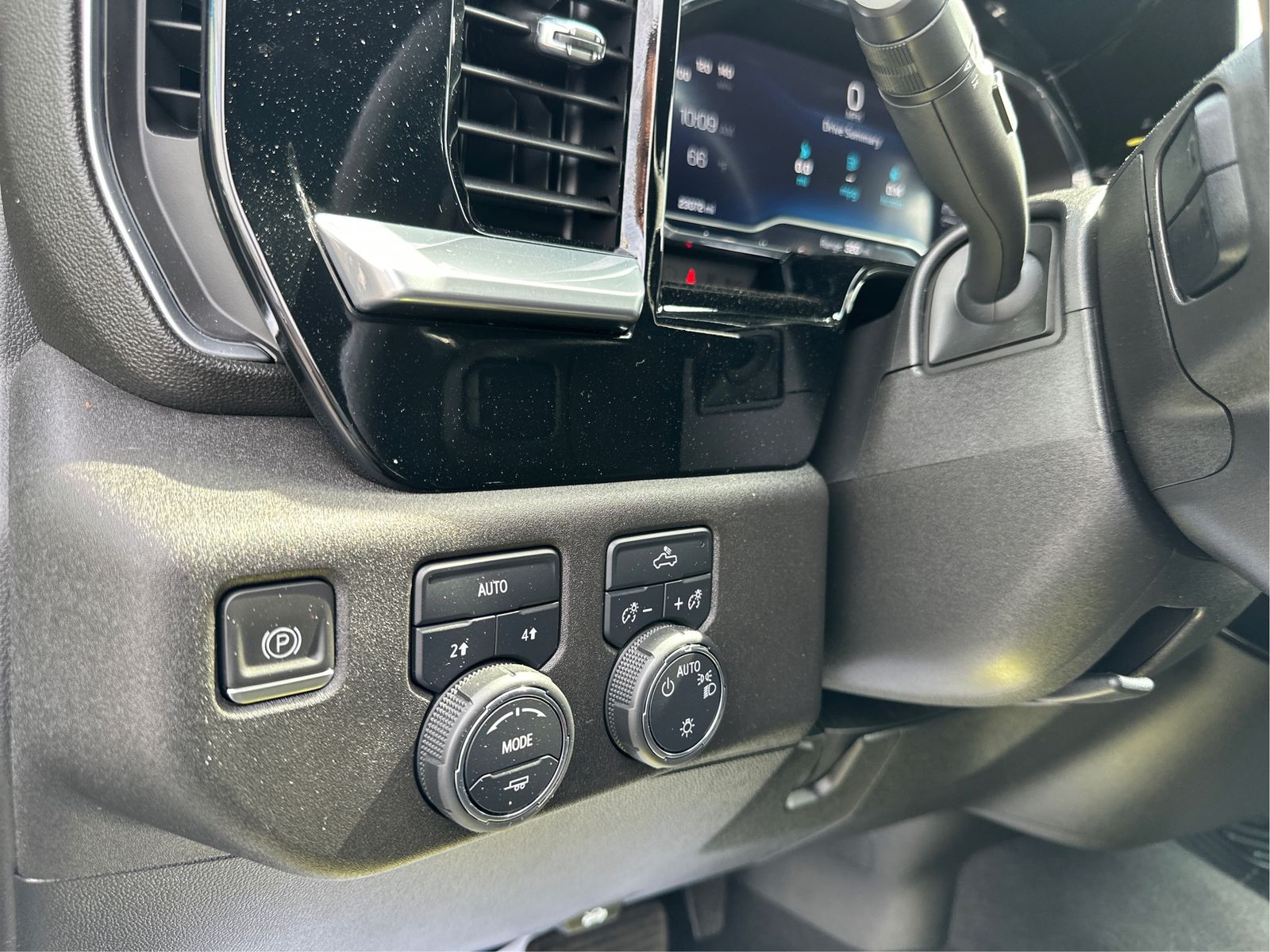 2023 Chevrolet Silverado 1500 LT - Photo 19