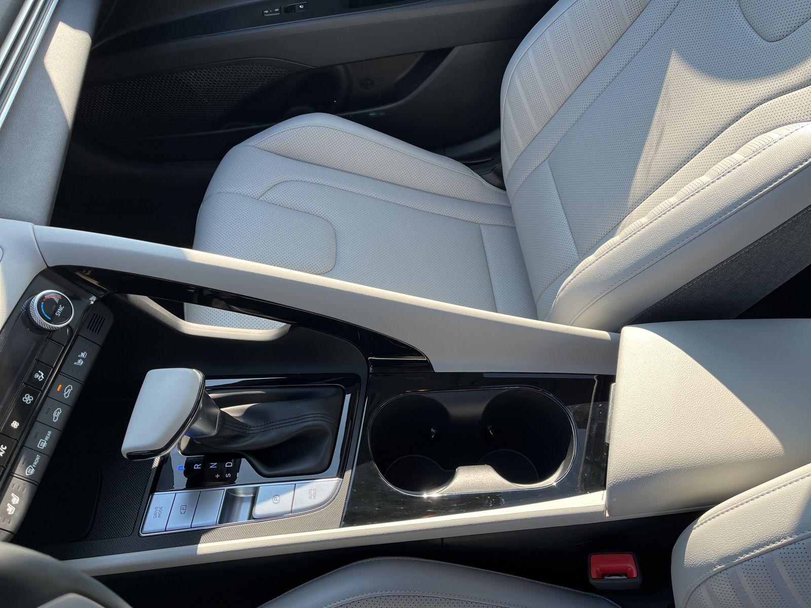 2025 Hyundai Elantra Limited - Photo 32