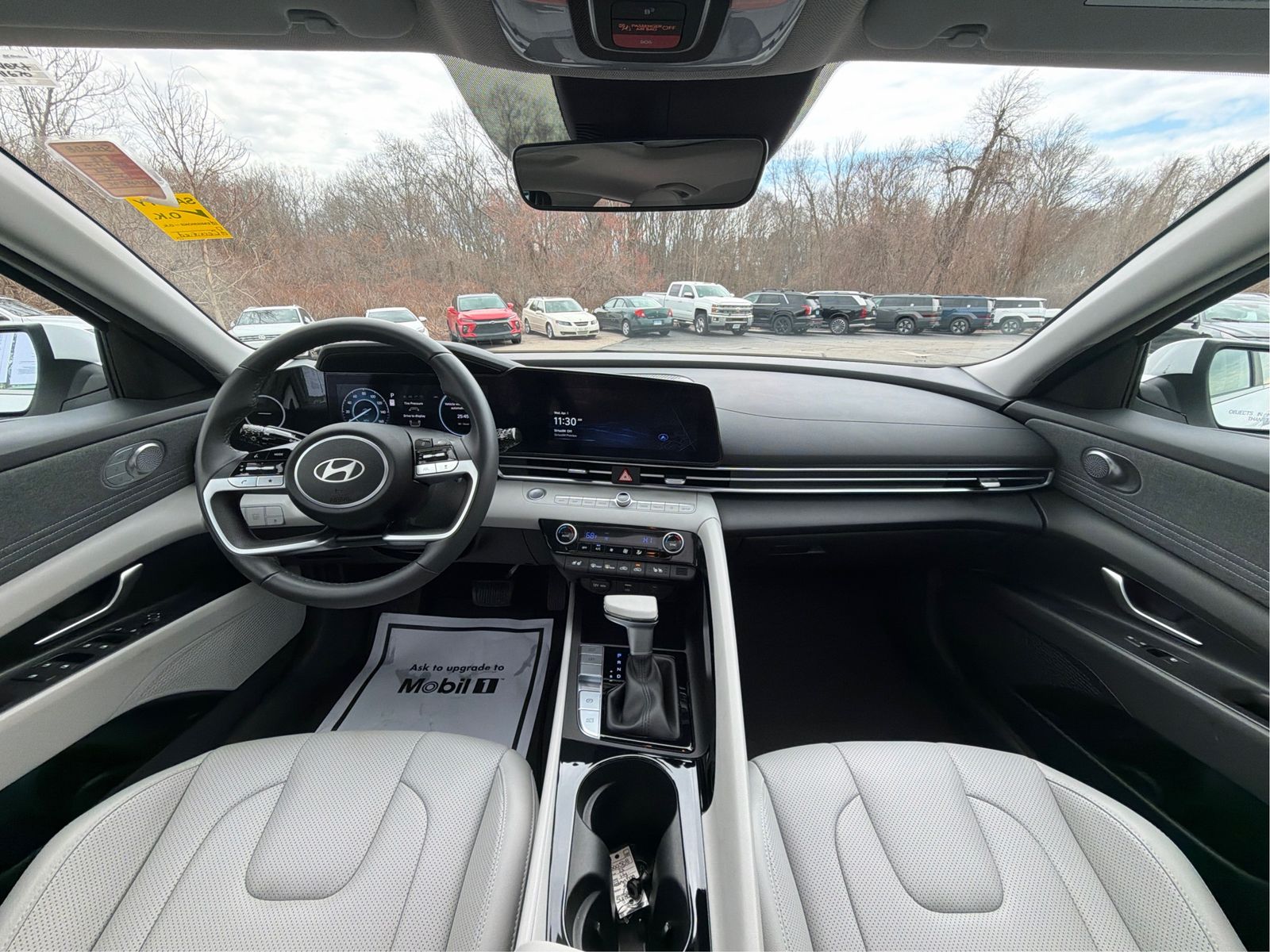 2025 Hyundai Elantra Limited - Photo 27