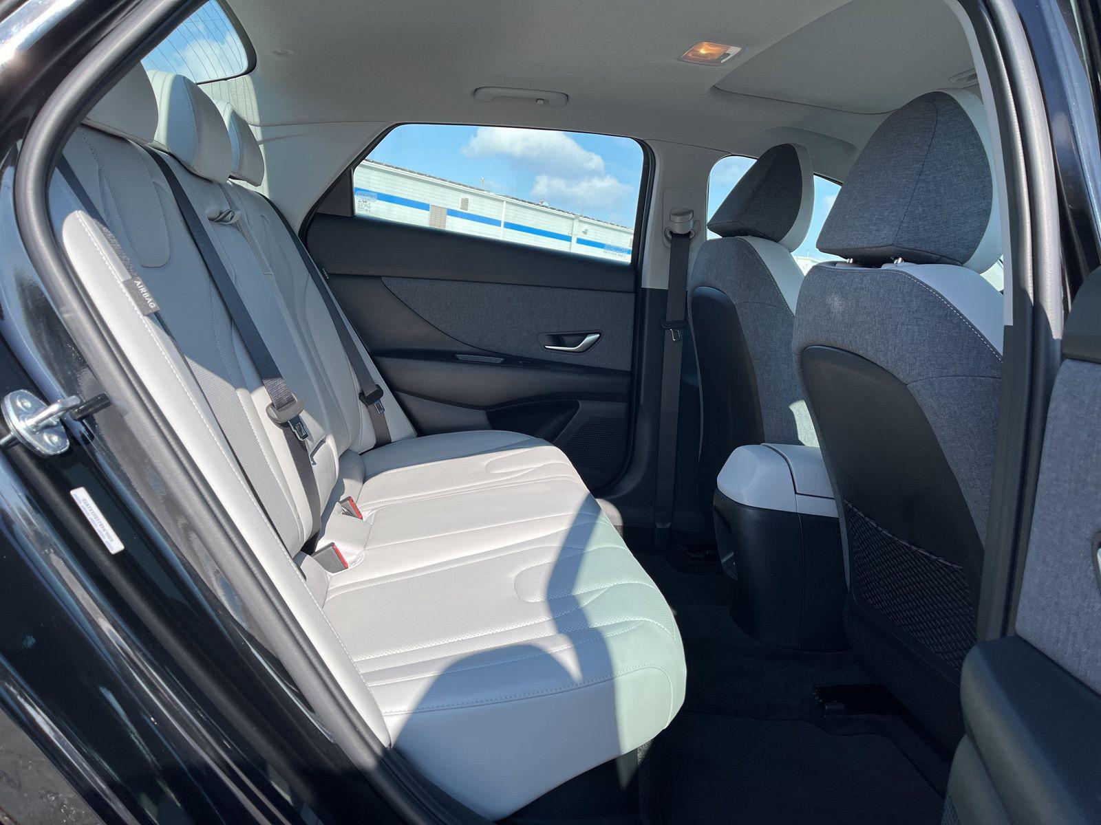 2025 Hyundai Elantra Limited - Photo 20