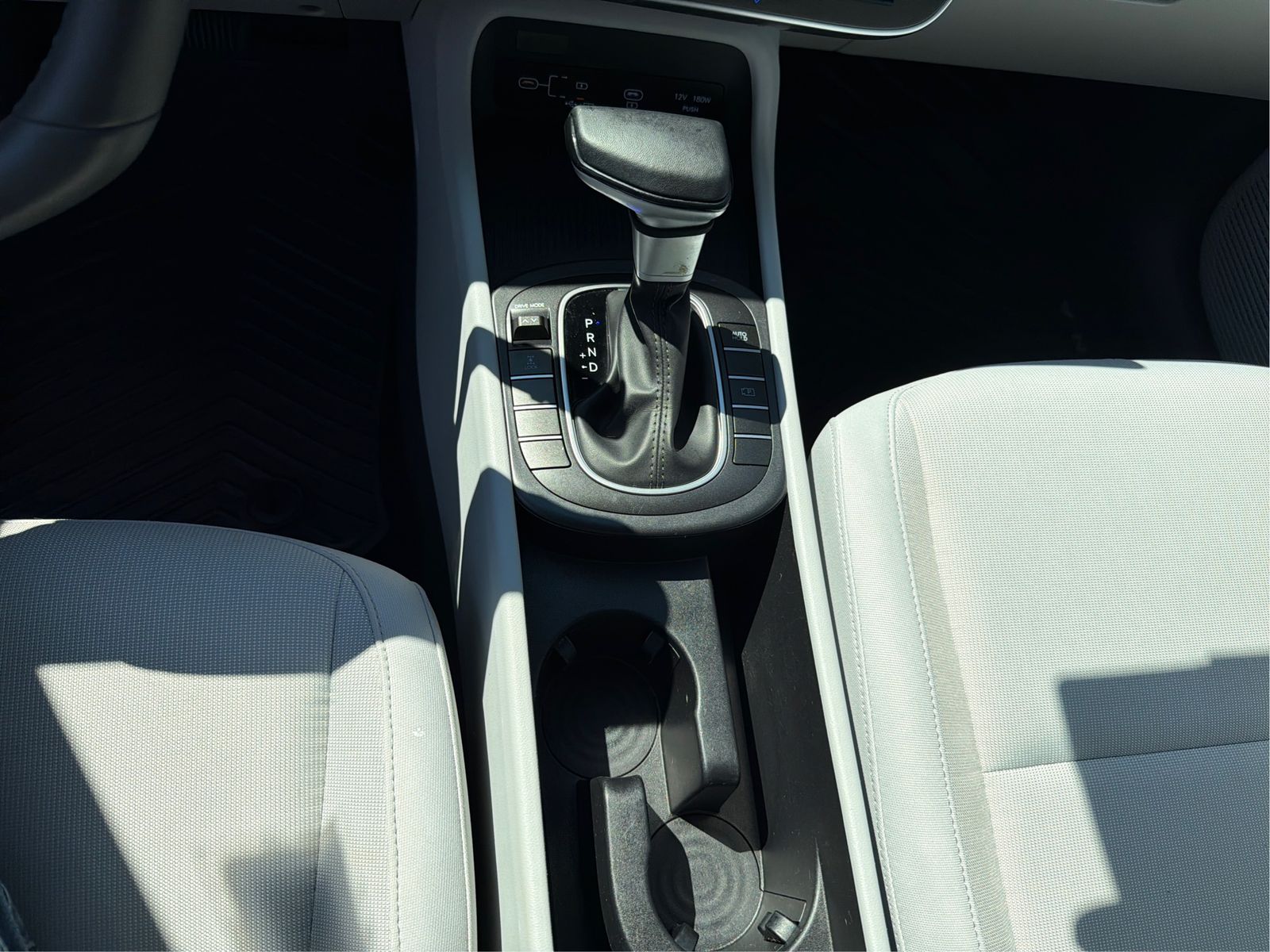 2025 Hyundai Kona SEL - Photo 16