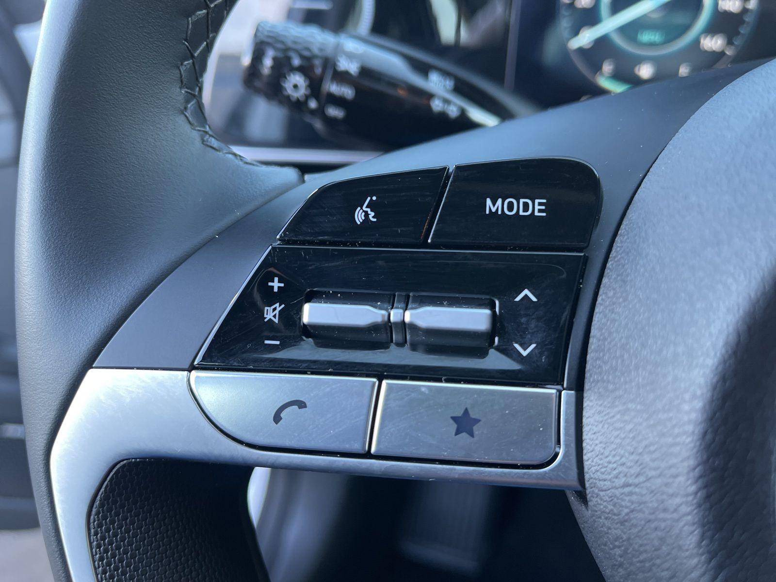 2025 Hyundai Elantra Limited - Photo 29