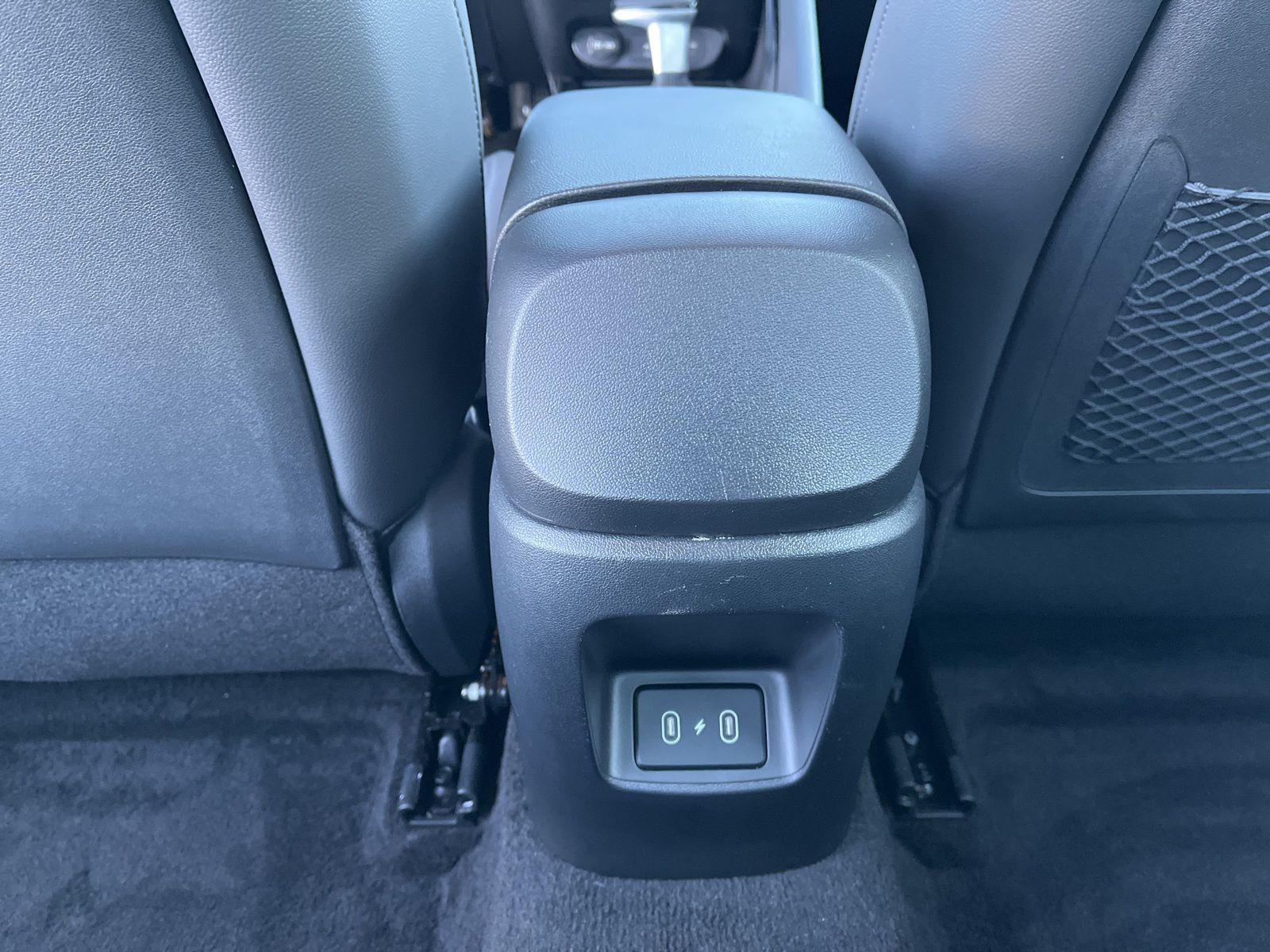 2025 Hyundai Elantra Limited - Photo 38