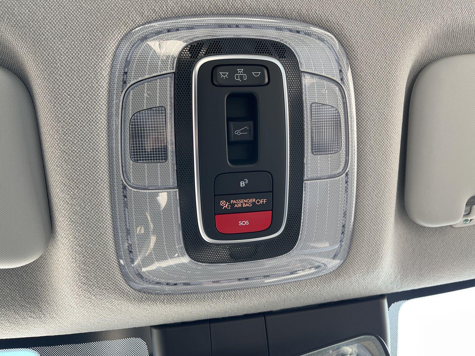 2025 Hyundai Elantra Limited - Photo 30