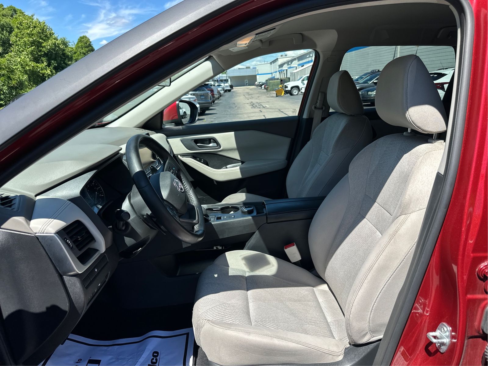 2025 Nissan Rogue SV - Photo 9