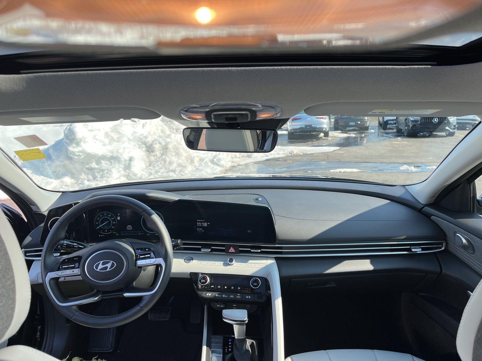 2025 Hyundai Elantra Limited - Photo 34