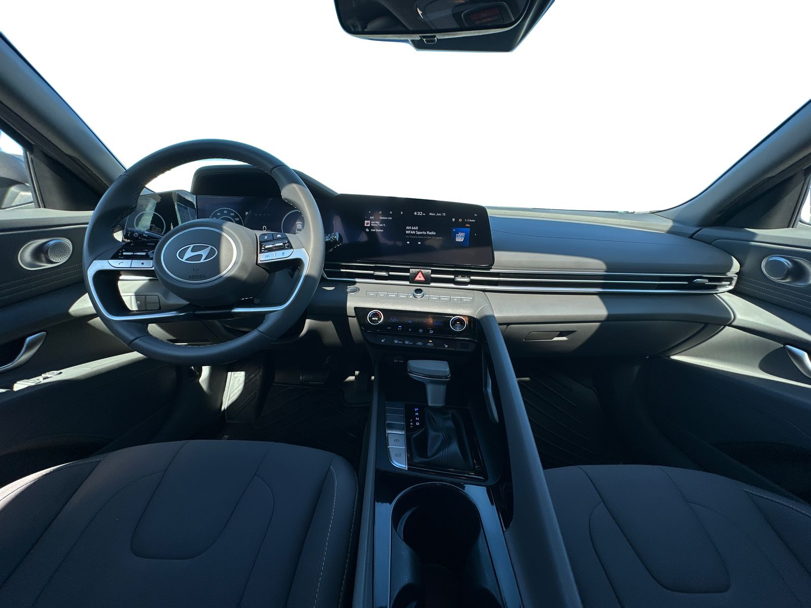 2024 Hyundai Elantra SEL - Photo 14