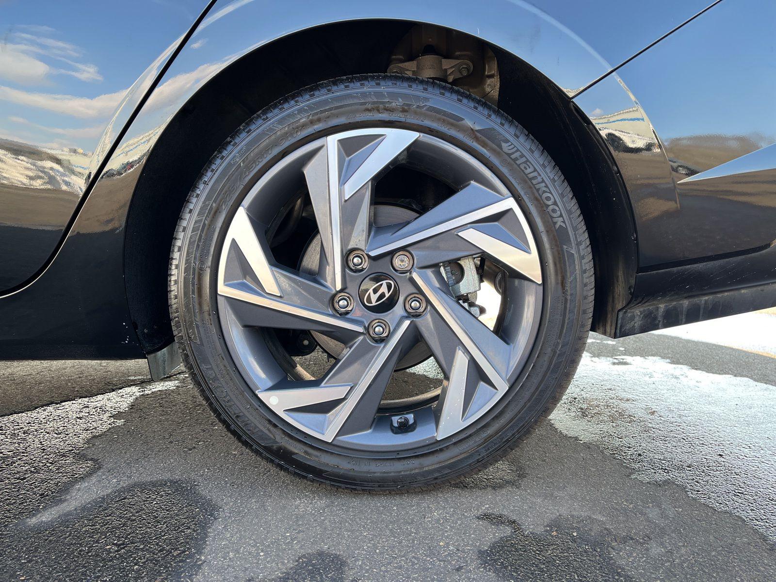 2025 Hyundai Elantra Limited - Photo 10