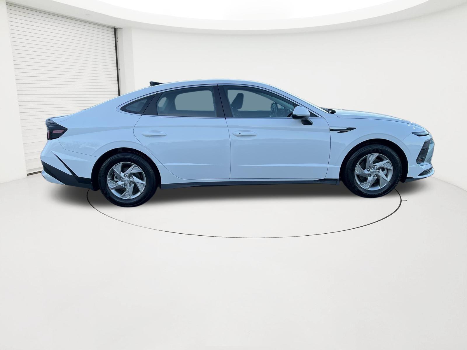 2025 Hyundai Sonata SE - Photo 8
