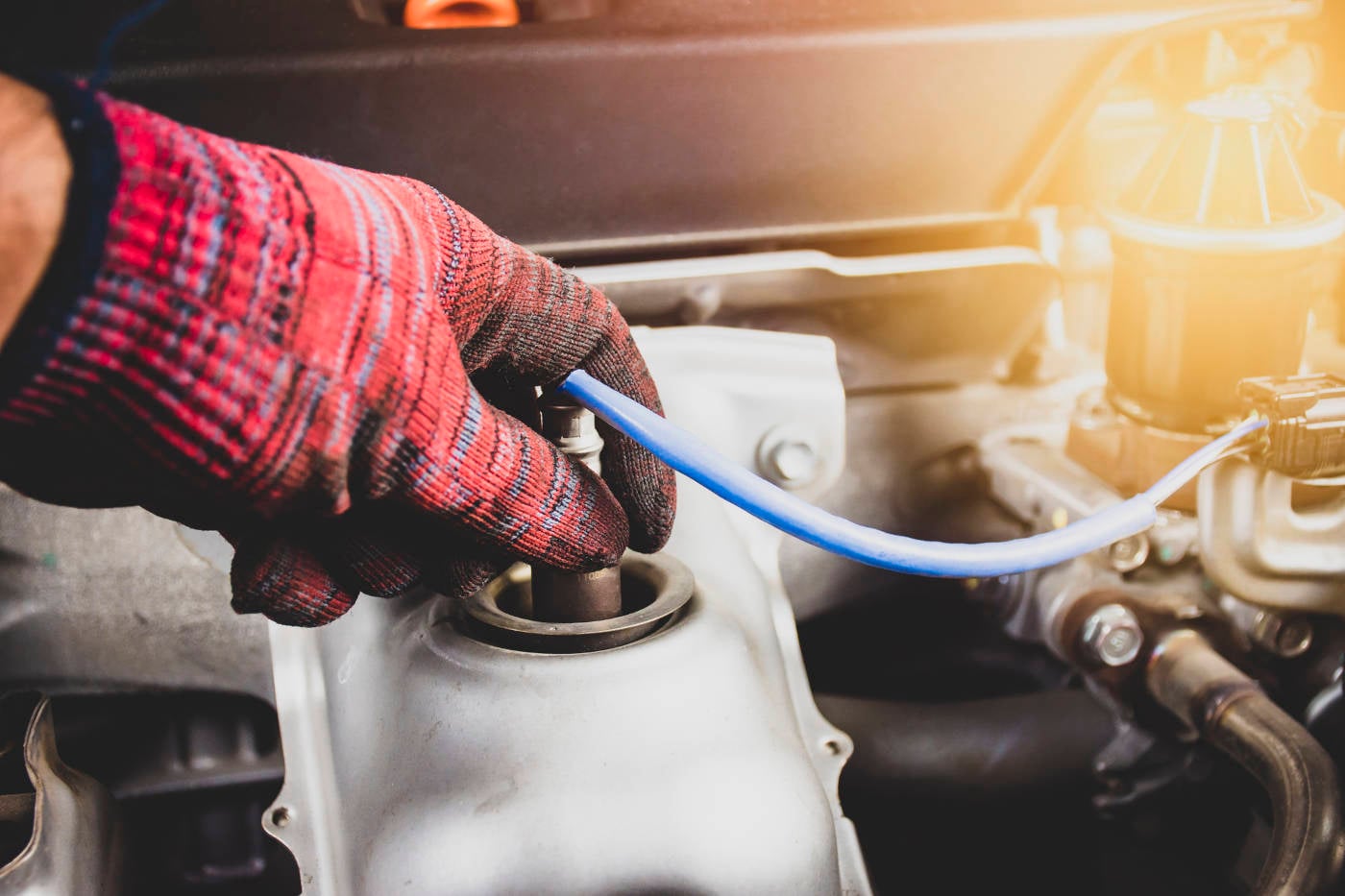 Mechanic testing the Oxygen Sensor