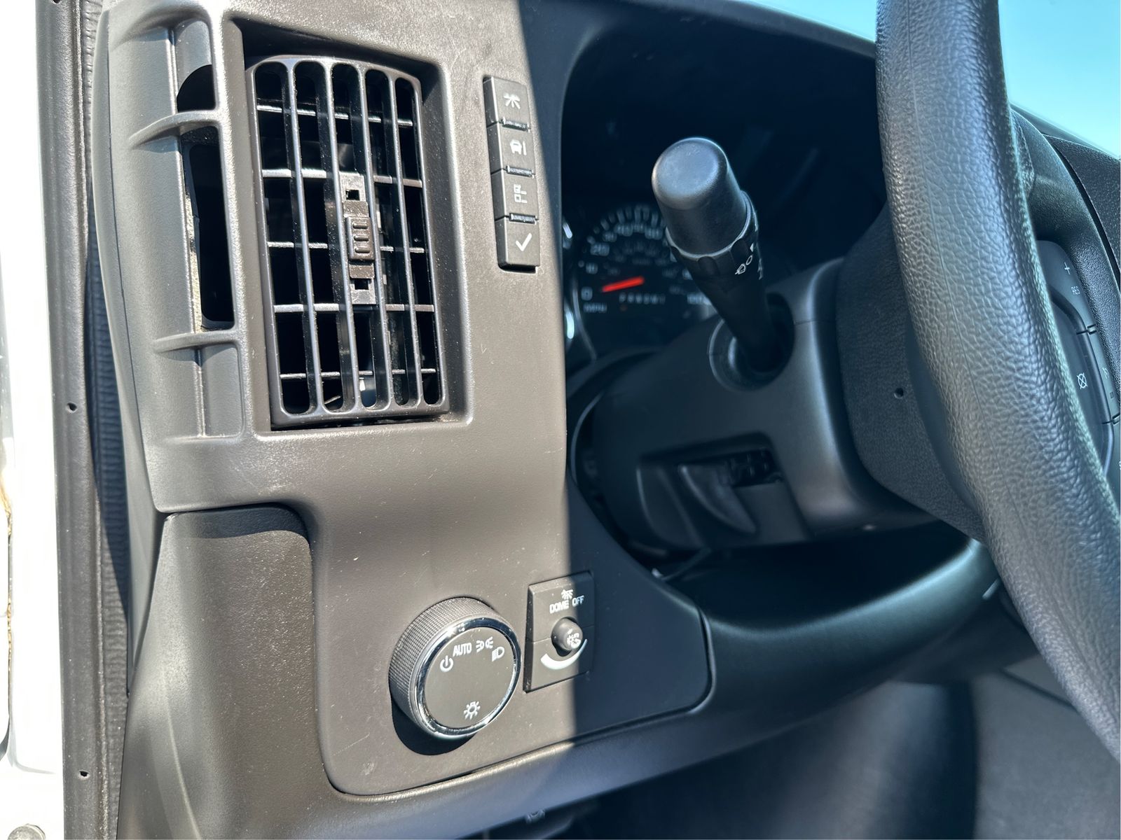 2025 GMC Savana Cargo Work Van - Photo 17