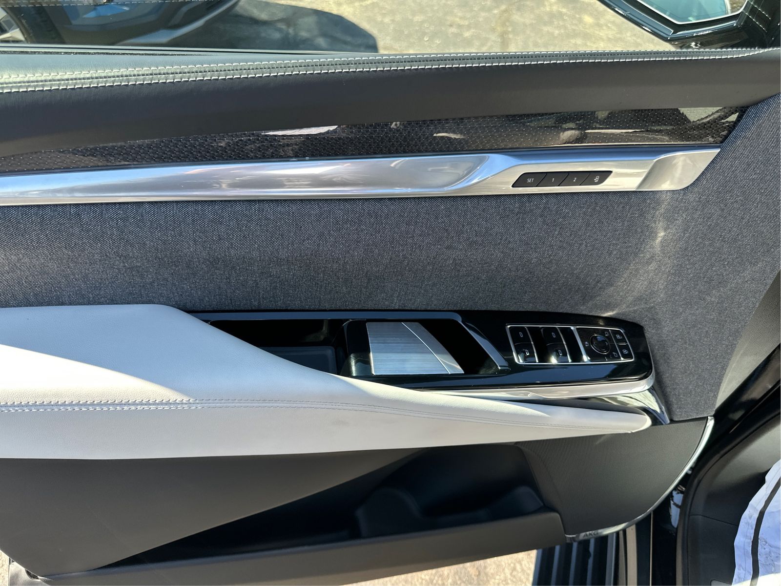 2025 Cadillac Escalade V-Series - Photo 21