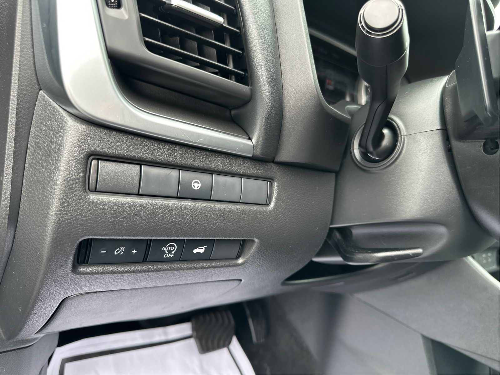 2024 Nissan Rogue SV - Photo 19