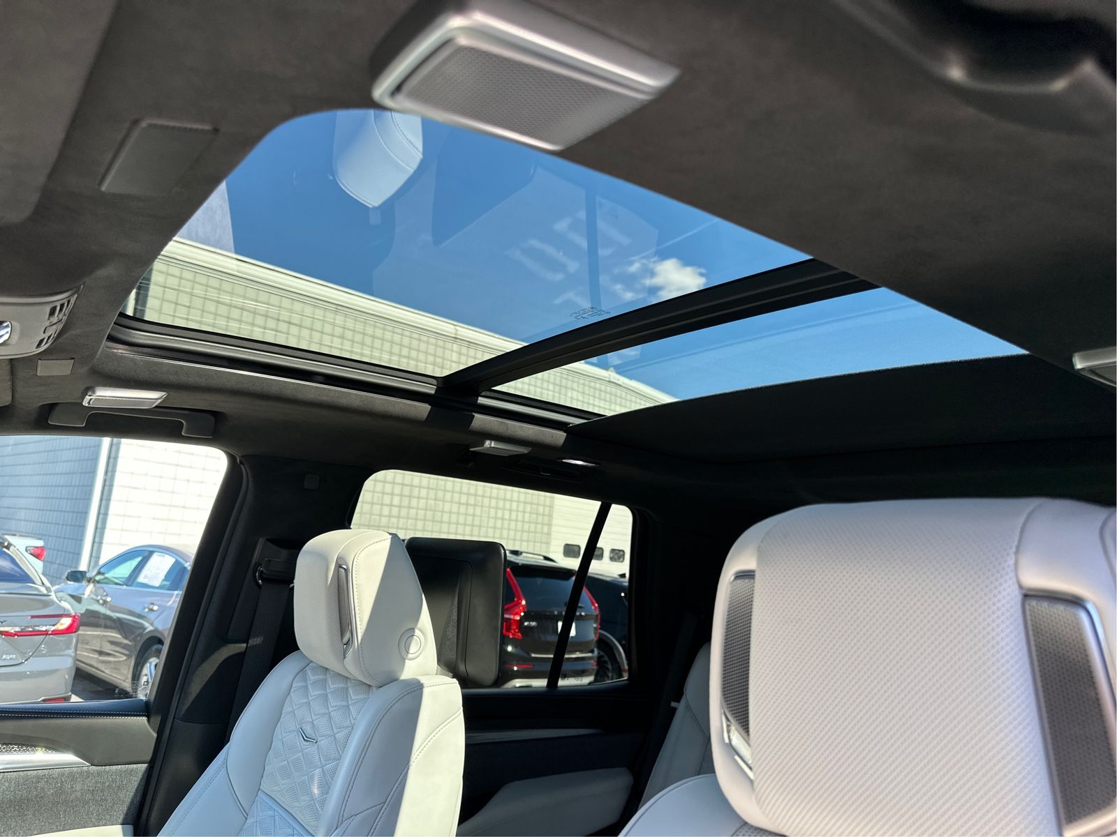 2025 Cadillac Escalade V-Series - Photo 12