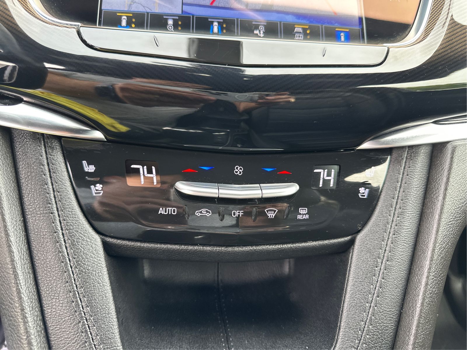 2025 Cadillac XT6 Sport - Photo 28