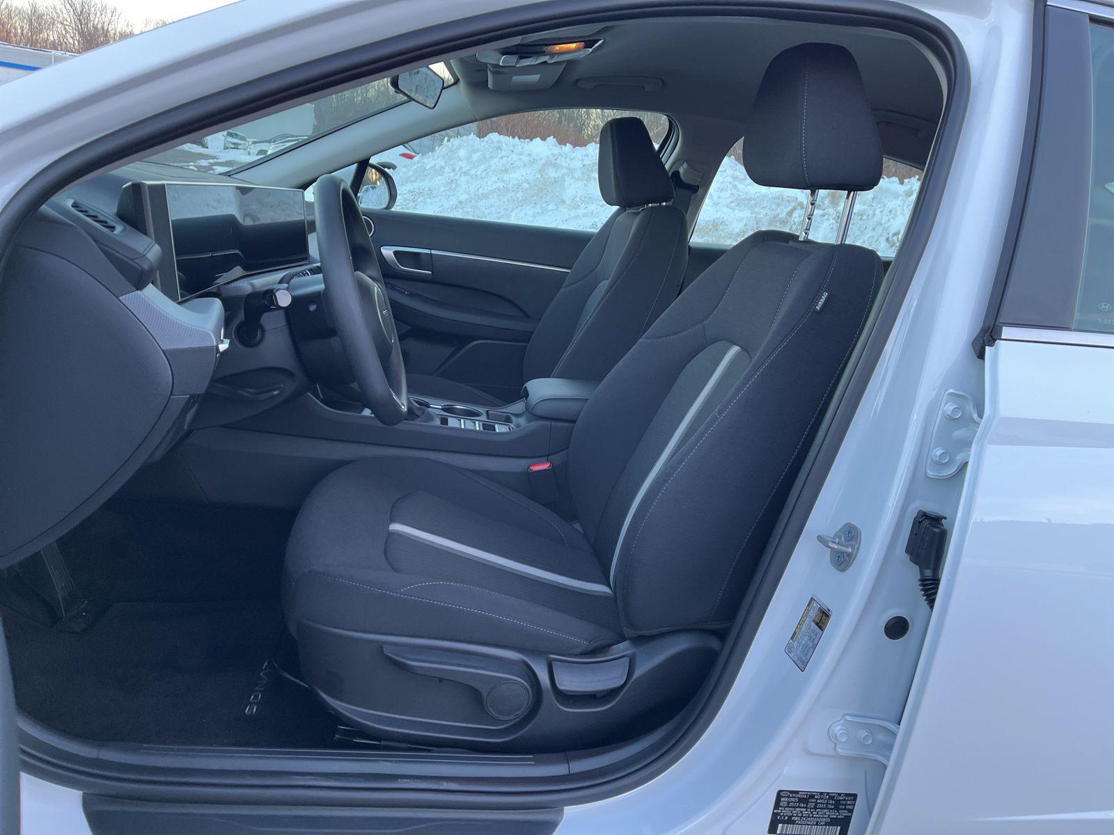 2025 Hyundai Sonata SE - Photo 13