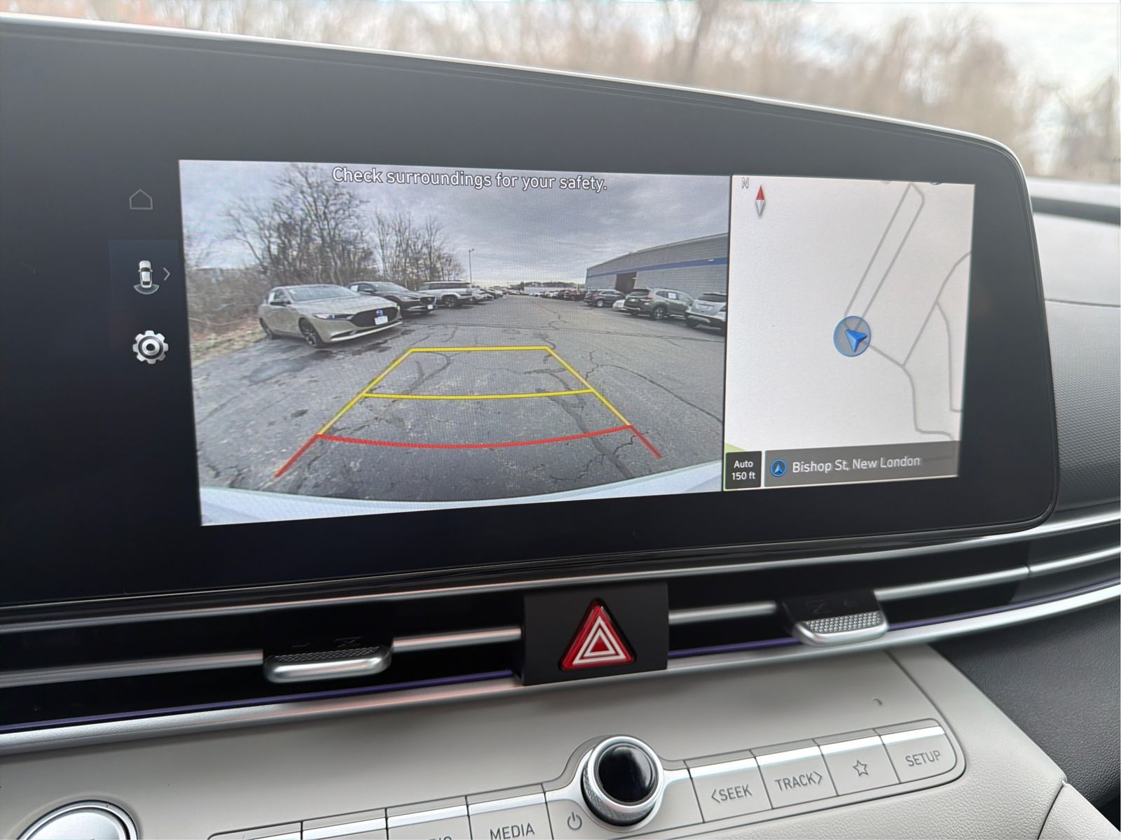 2025 Hyundai Elantra Limited - Photo 16