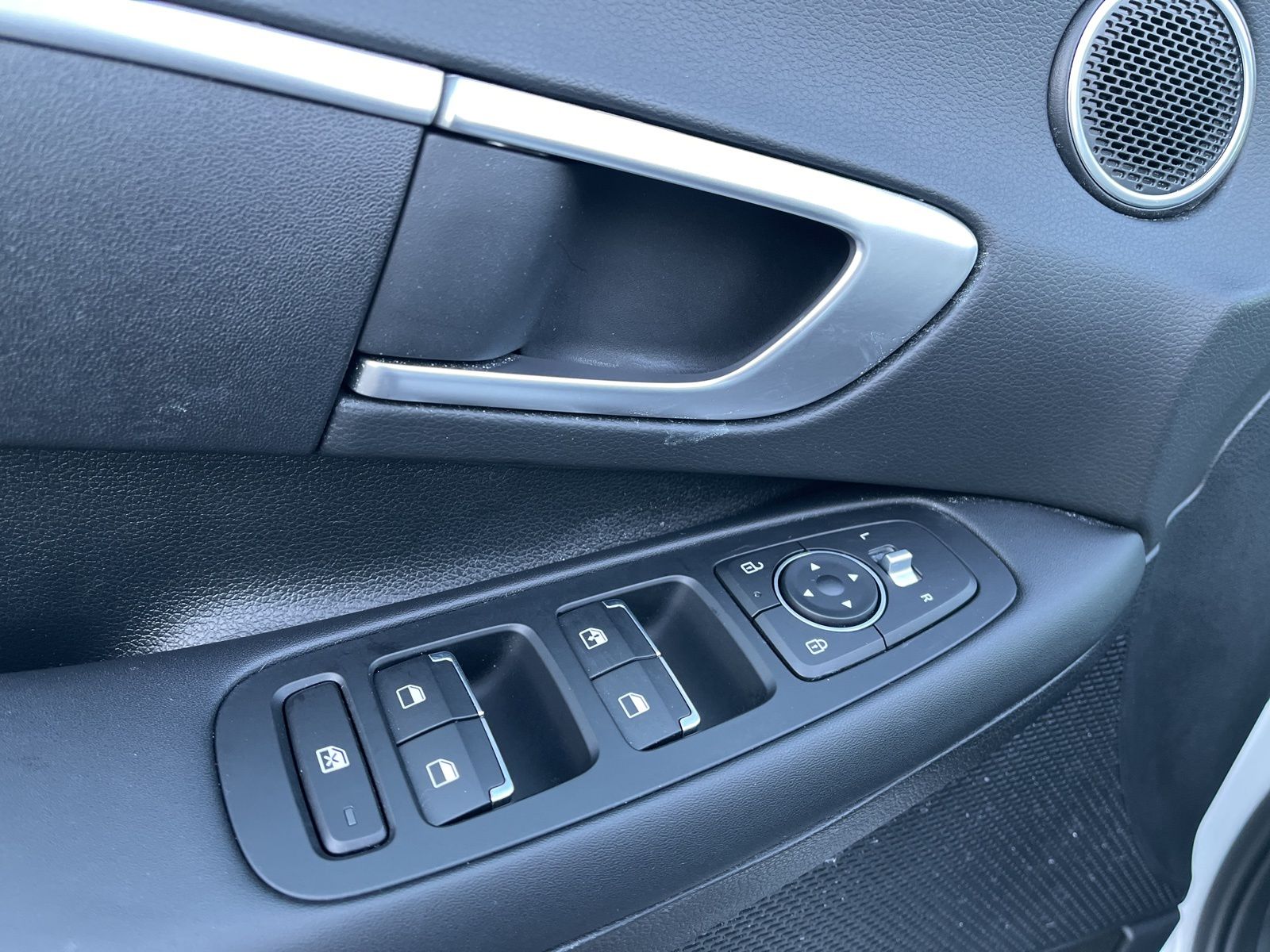 2025 Hyundai Sonata SE - Photo 23