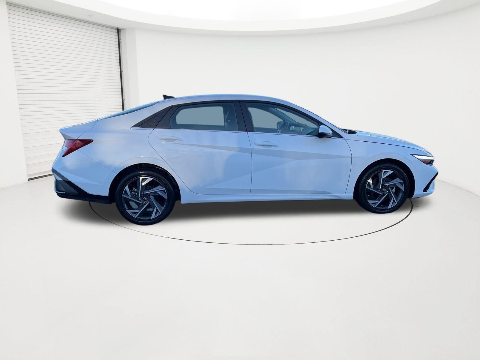 2025 Hyundai Elantra Limited - Photo 8