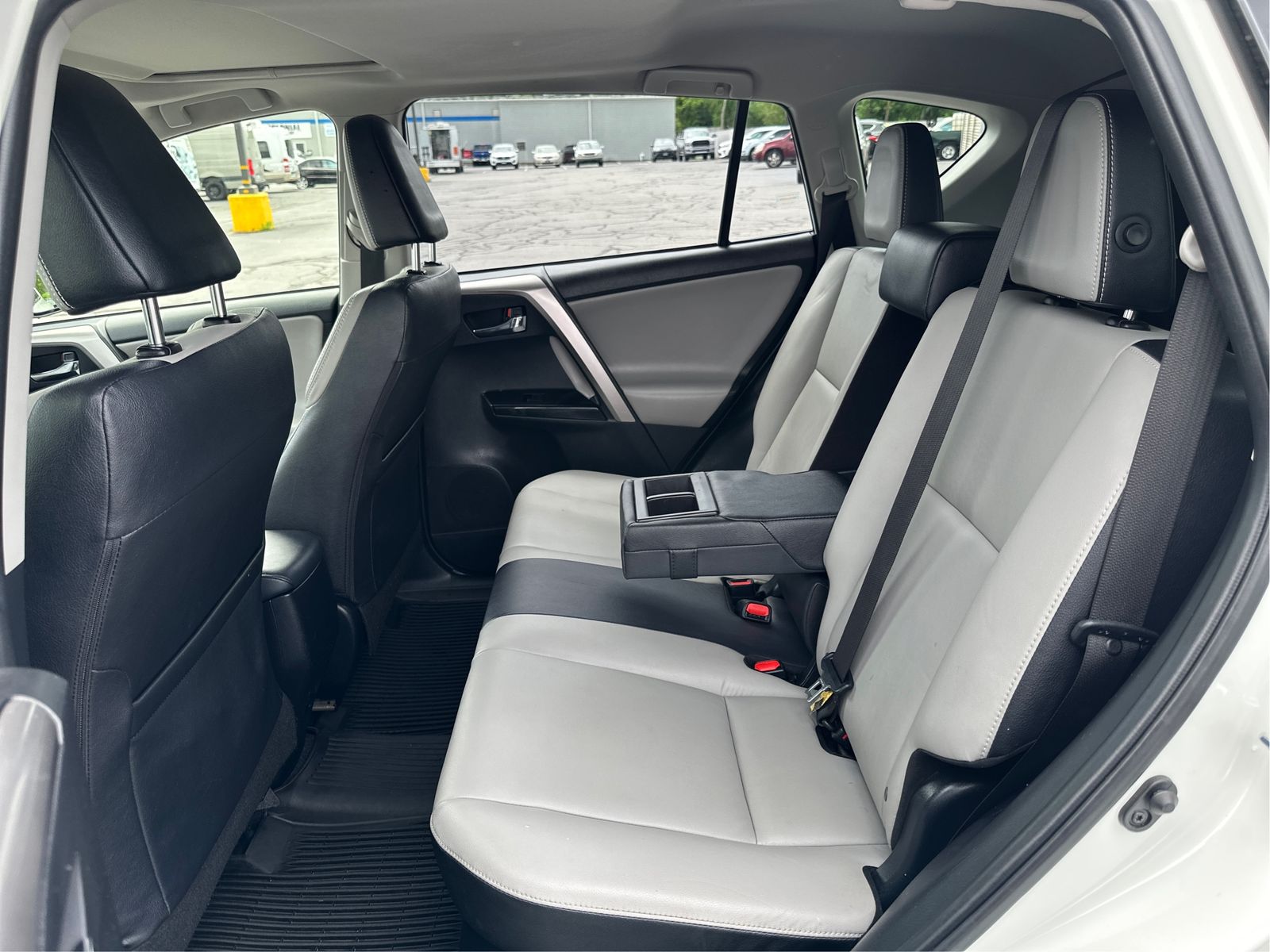 2018 Toyota RAV4 Limited - Photo 10