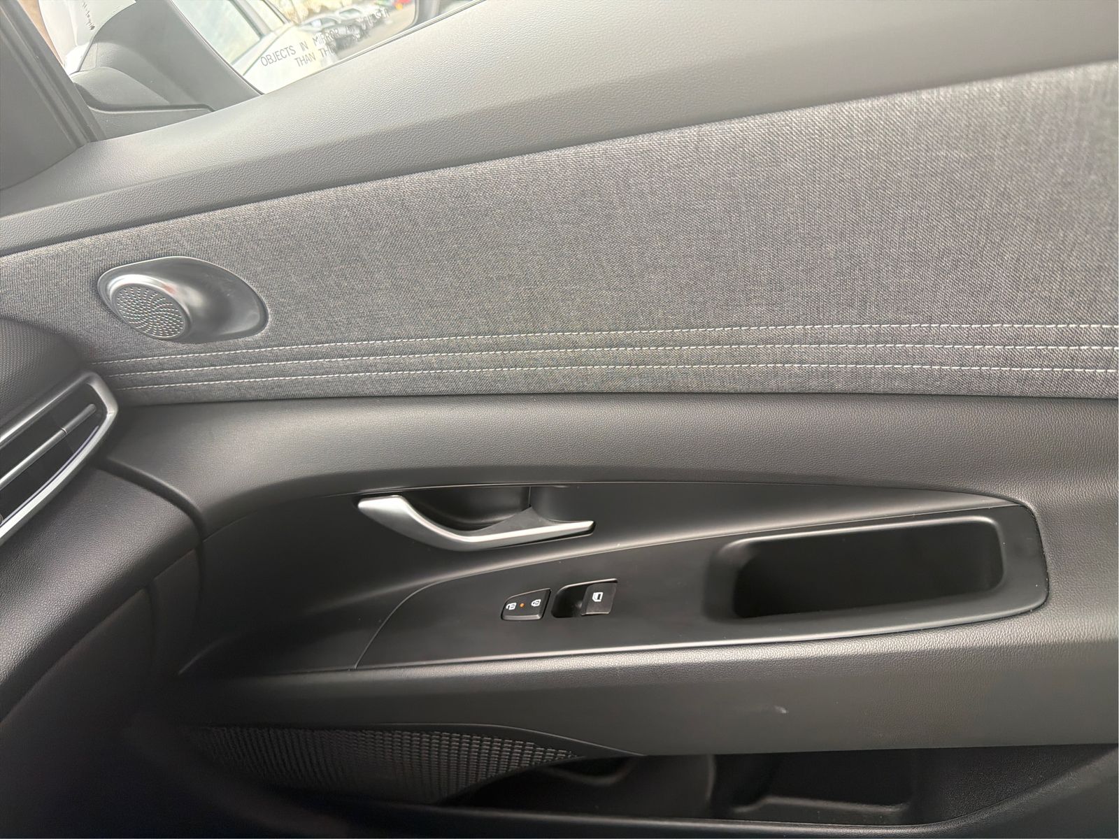 2025 Hyundai Elantra Limited - Photo 22