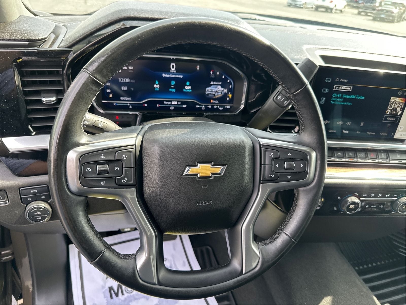 2023 Chevrolet Silverado 1500 LT - Photo 18