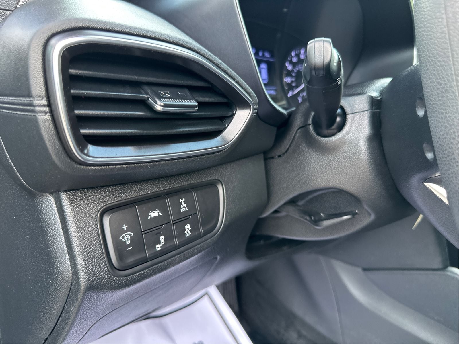 2019 Hyundai Santa Fe SE - Photo 19