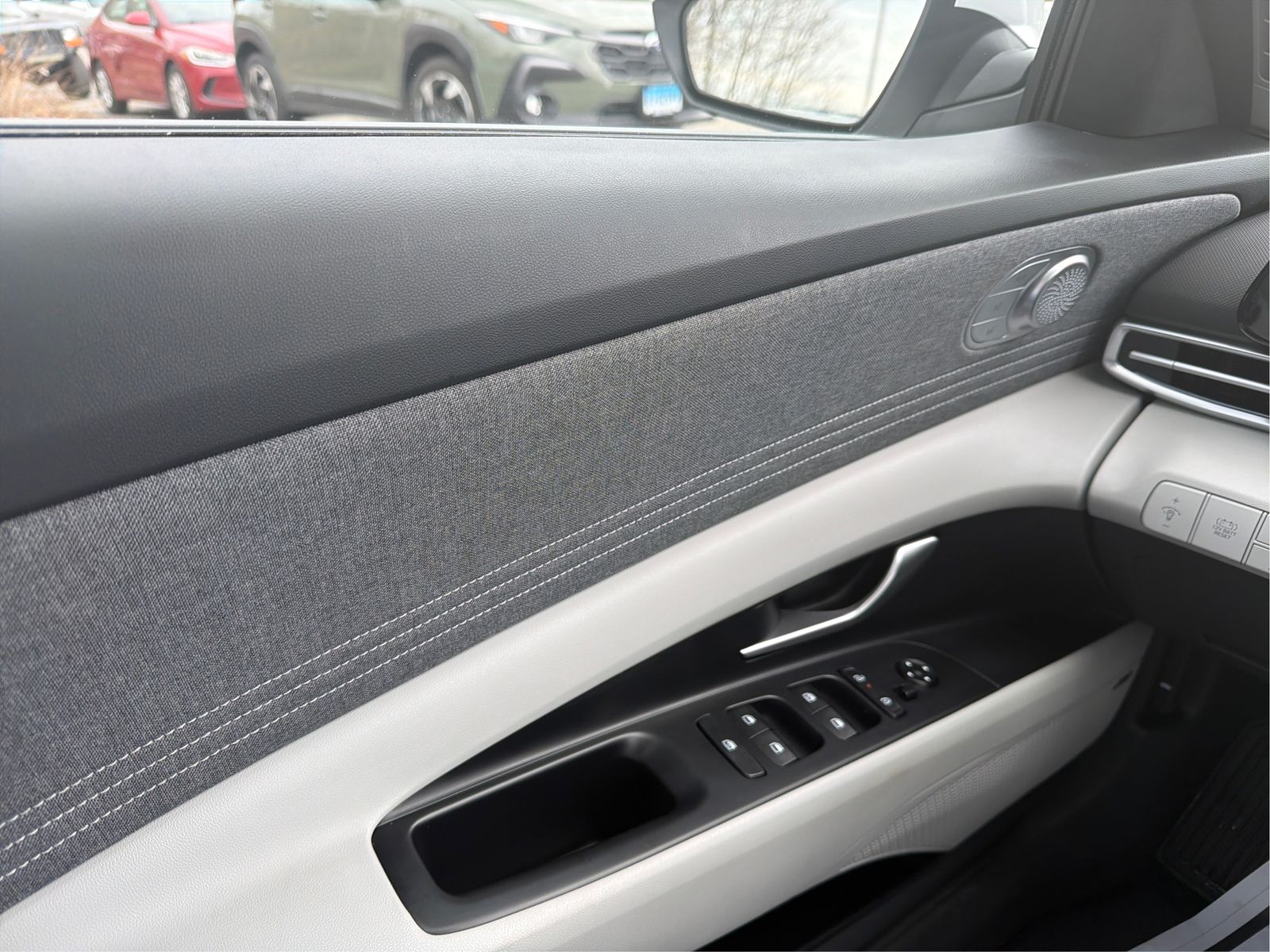 2025 Hyundai Elantra Limited - Photo 21