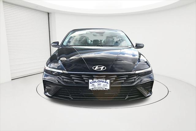 2025 Hyundai Elantra SEL Convenience photo 2