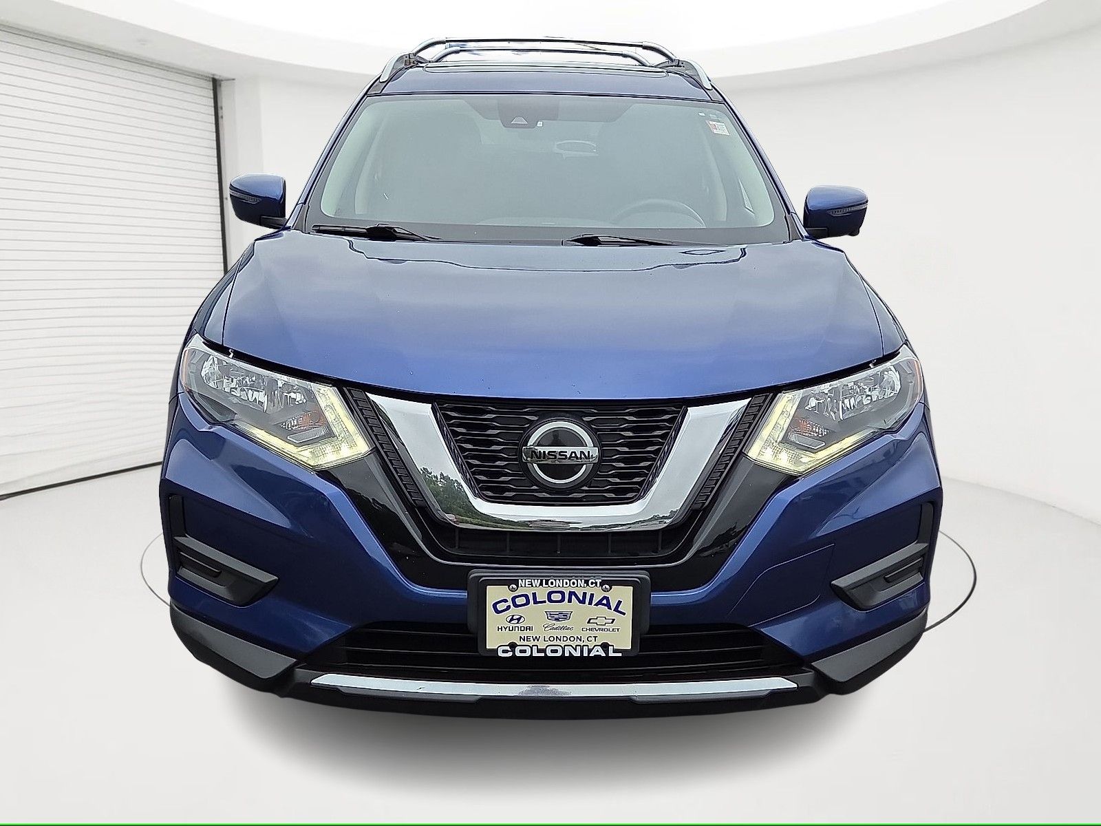 2019 Nissan Rogue SV photo 2