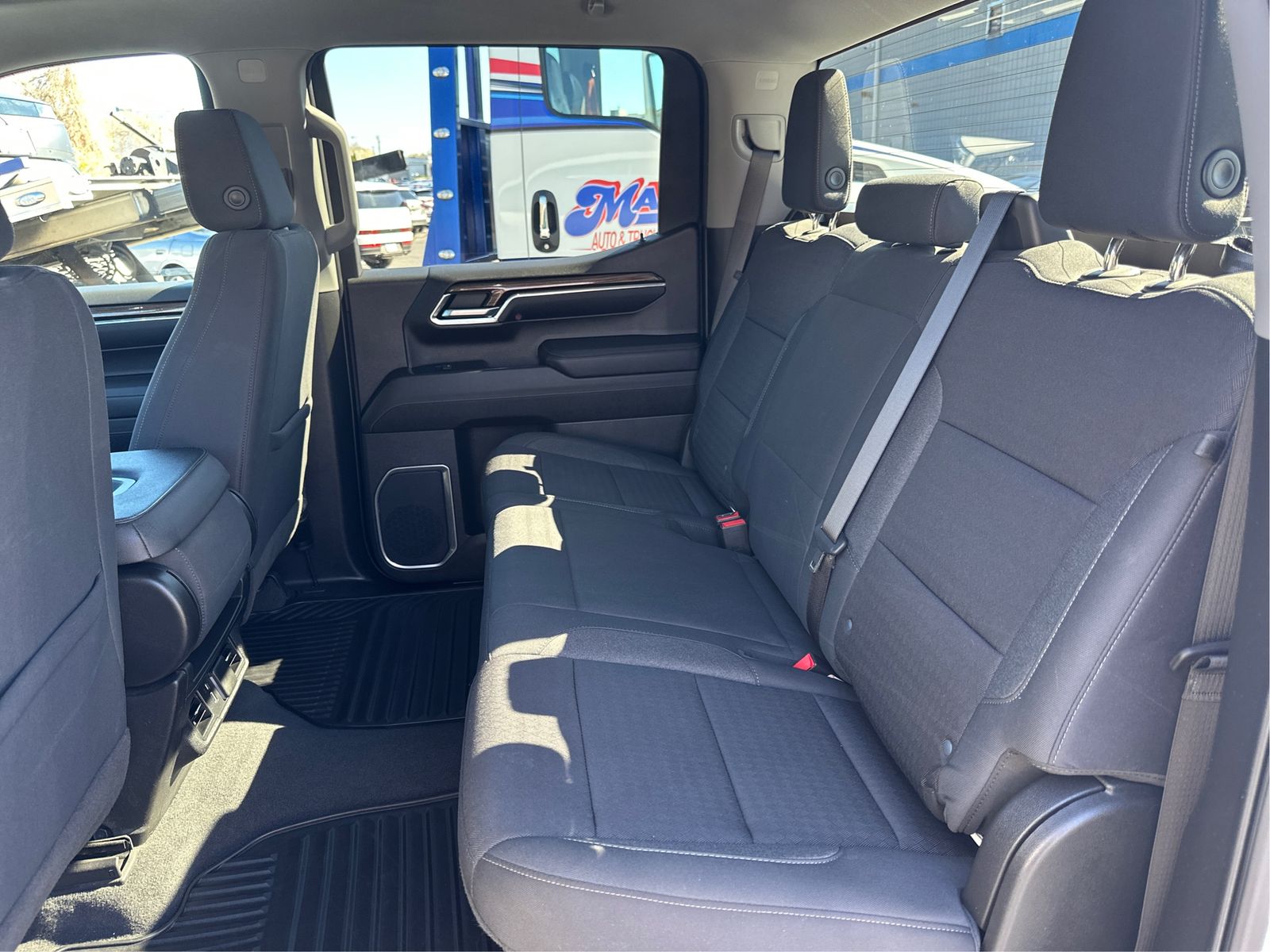 2023 Chevrolet Silverado 1500 LT - Photo 10