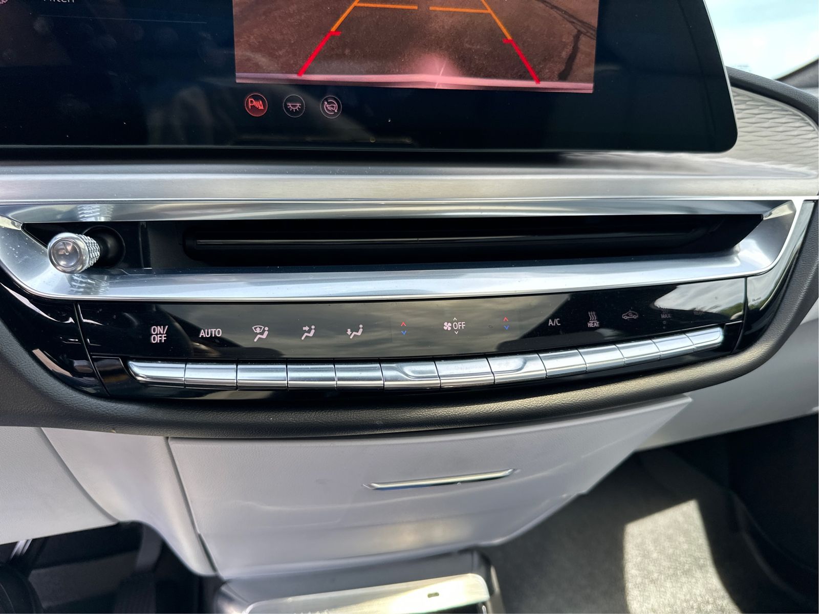 2024 Cadillac LYRIQ Luxury 1 - Photo 28