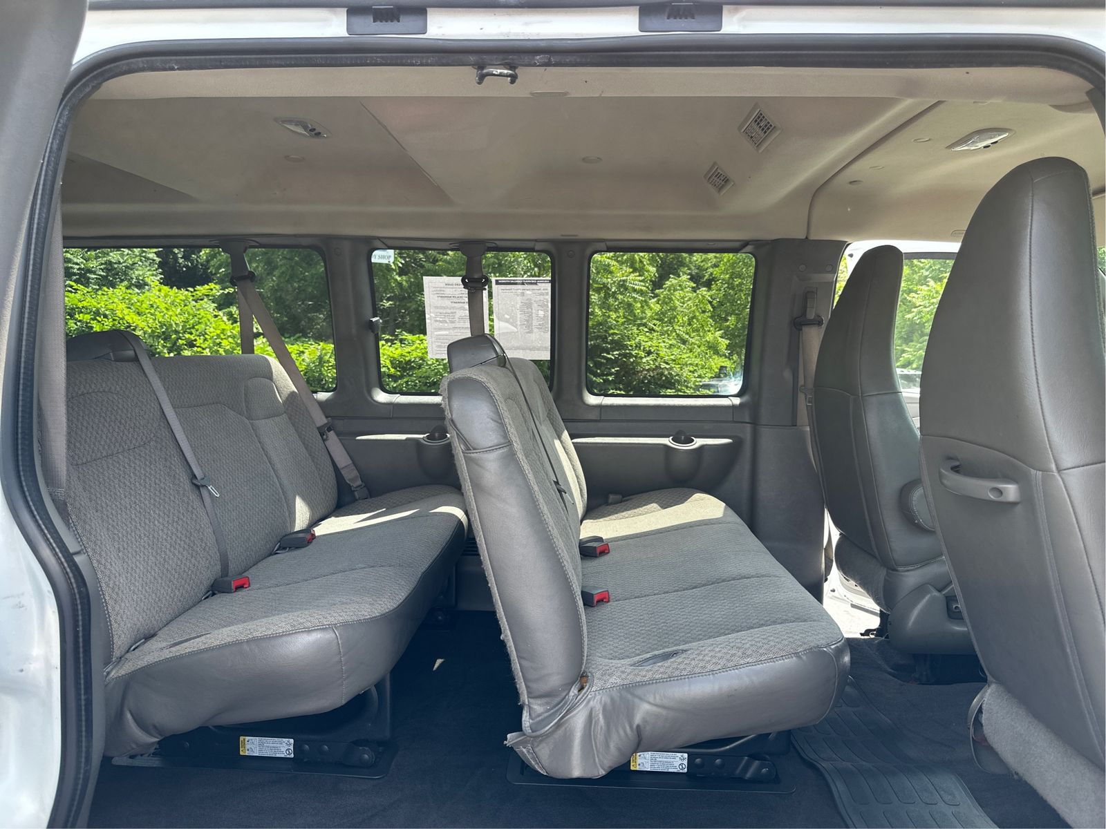 2020 Chevrolet Express Passenger LT - Photo 10