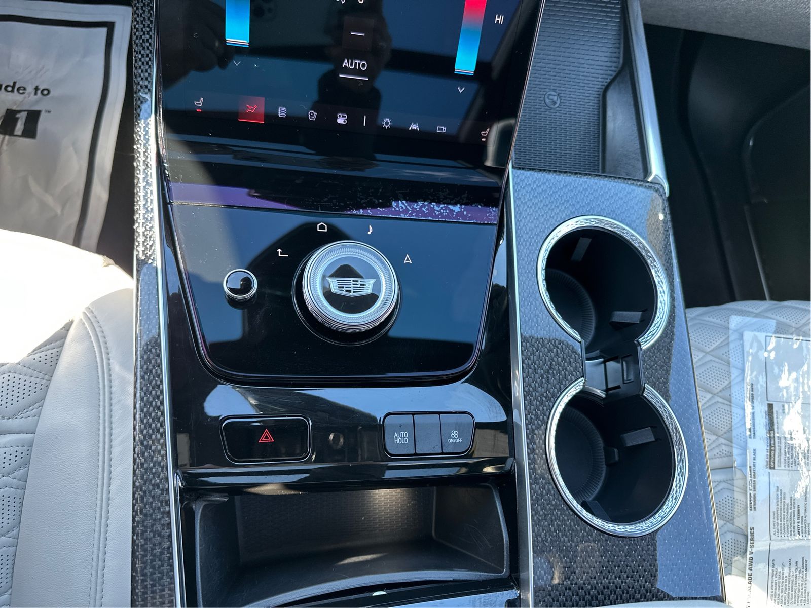 2025 Cadillac Escalade V-Series - Photo 17