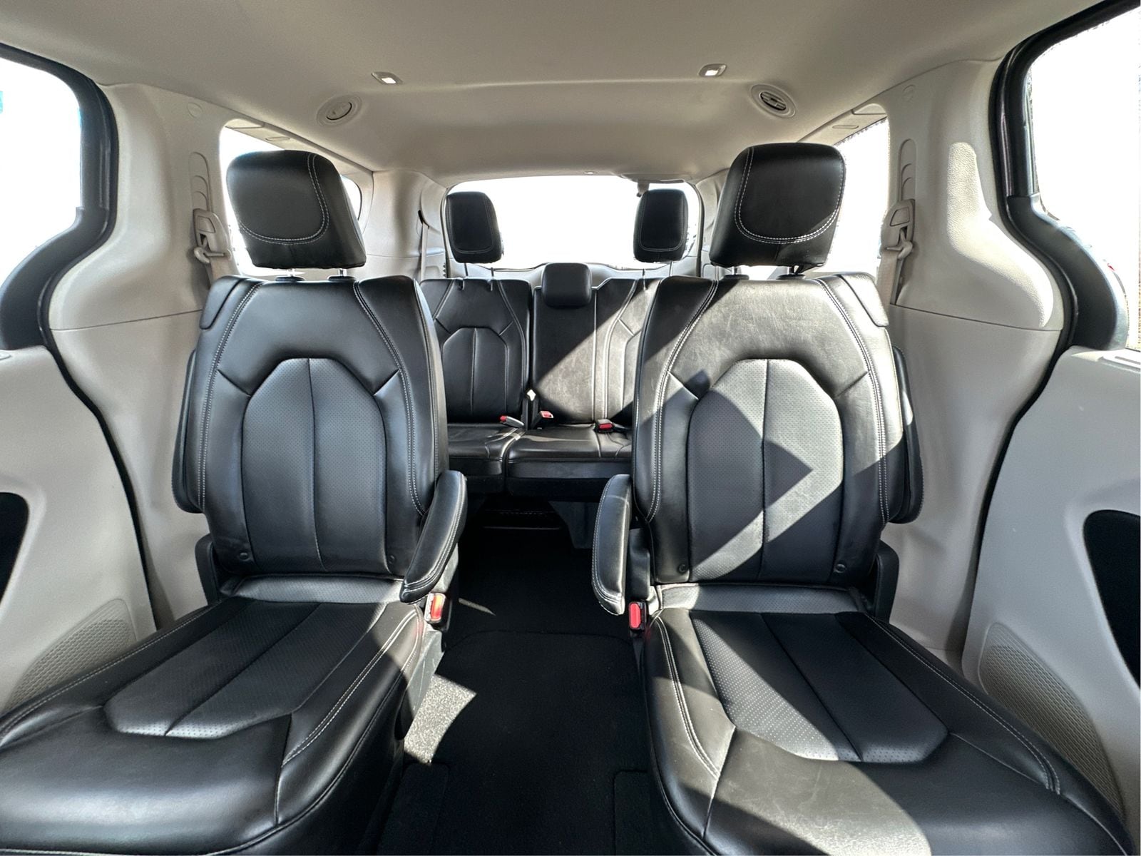 2023 Chrysler Pacifica Touring L - Photo 14