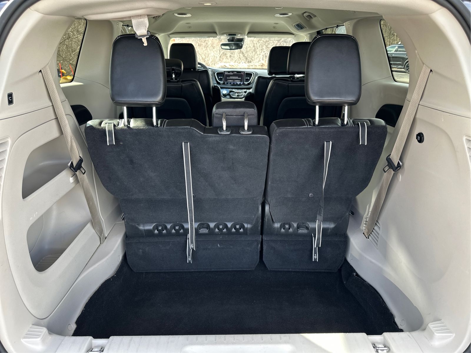 2023 Chrysler Pacifica Touring L - Photo 12