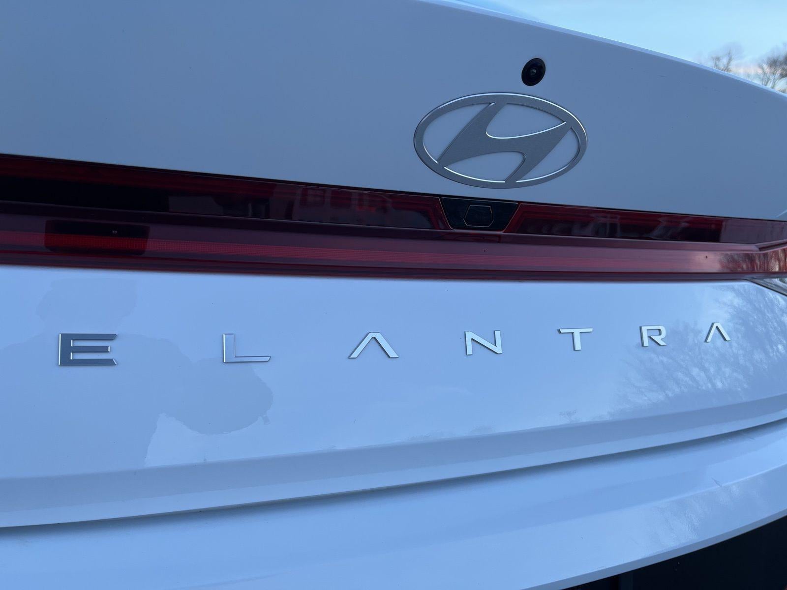 2025 Hyundai Elantra Limited - Photo 43