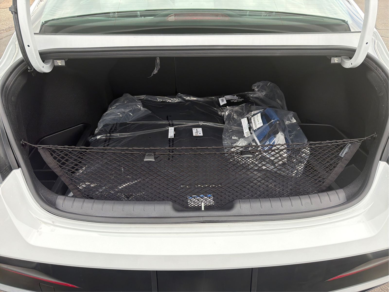 2025 Hyundai Elantra Limited - Photo 13