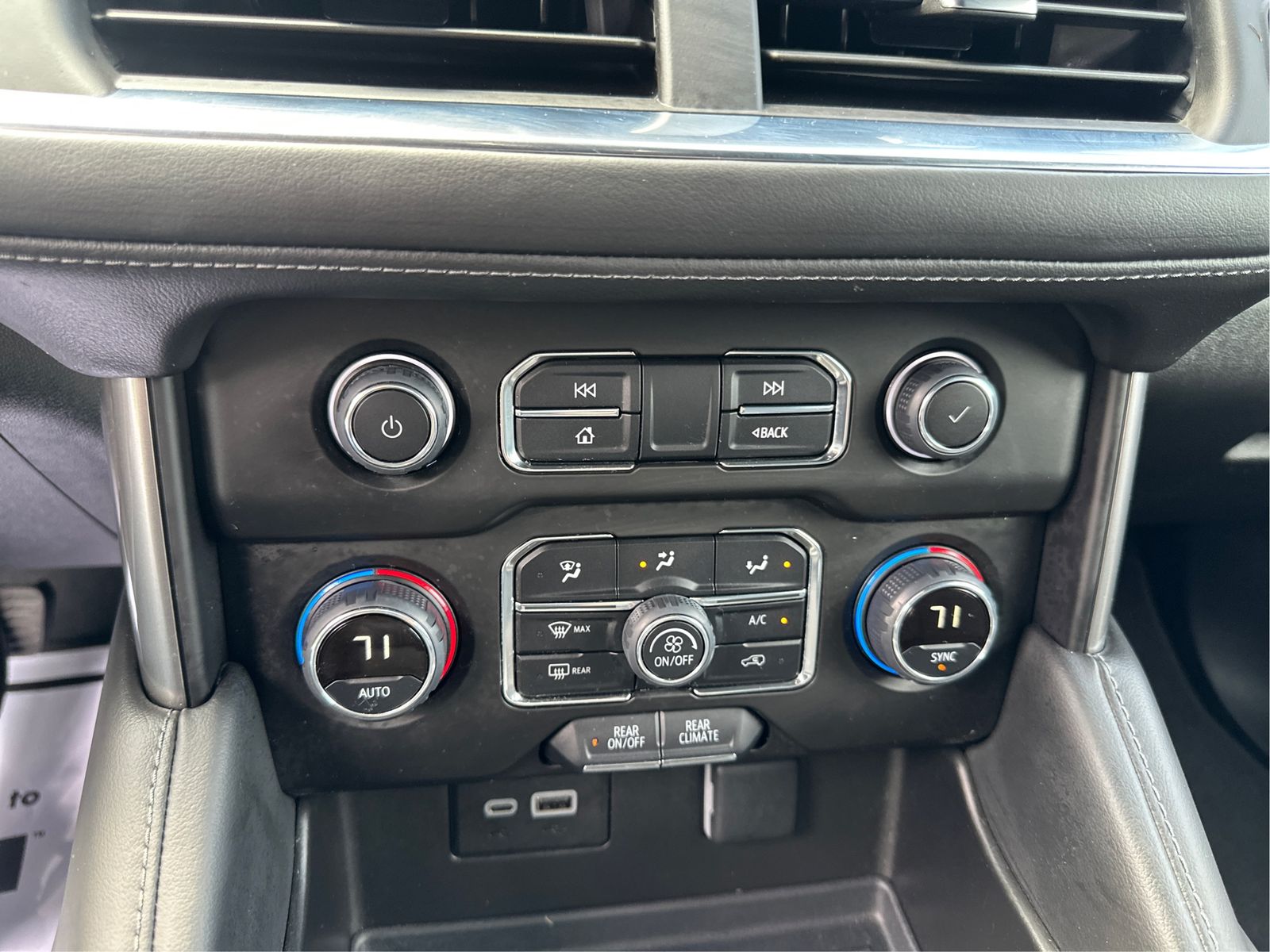 2024 Chevrolet Suburban LS - Photo 27