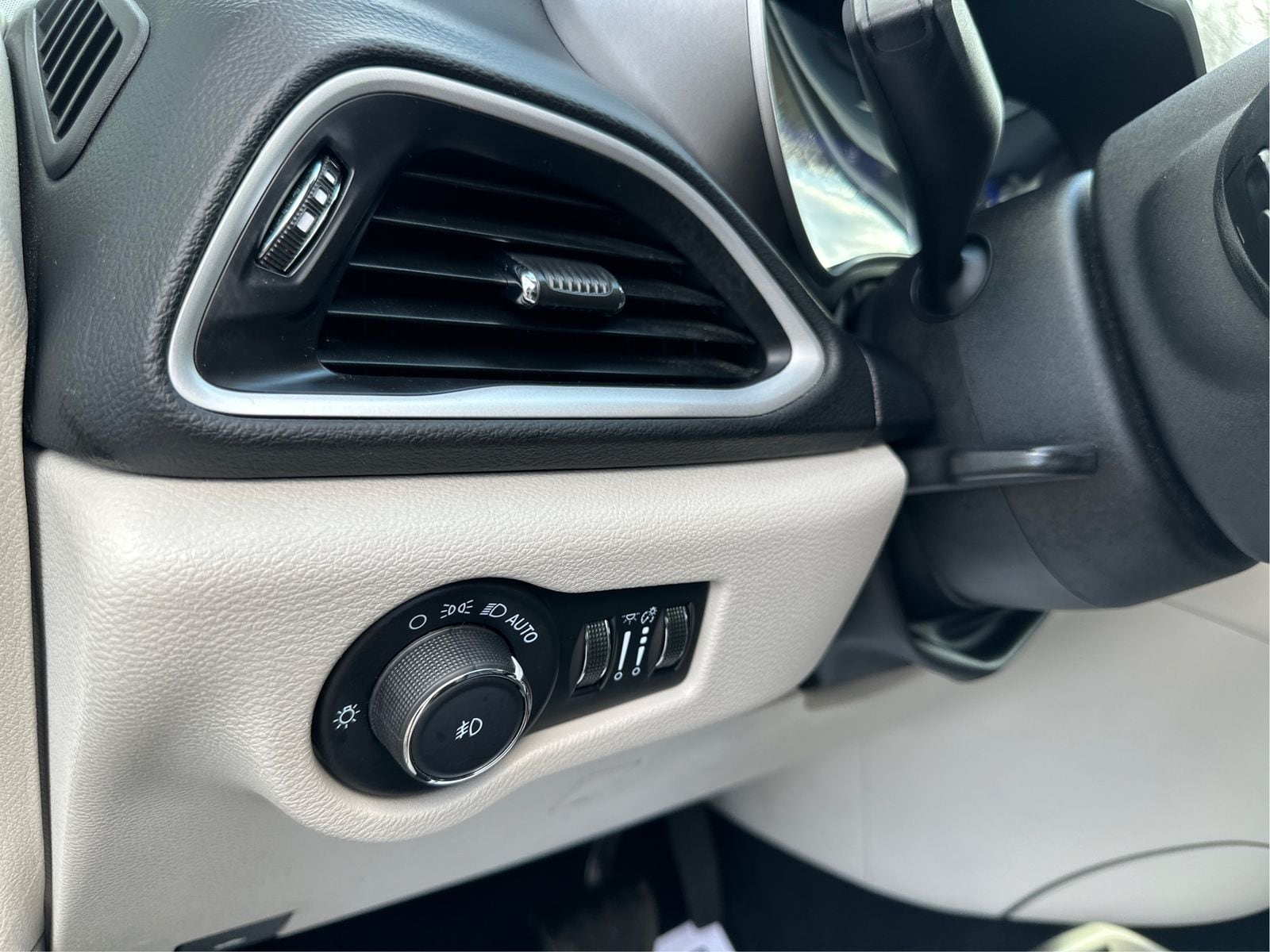 2023 Chrysler Pacifica Touring L - Photo 19