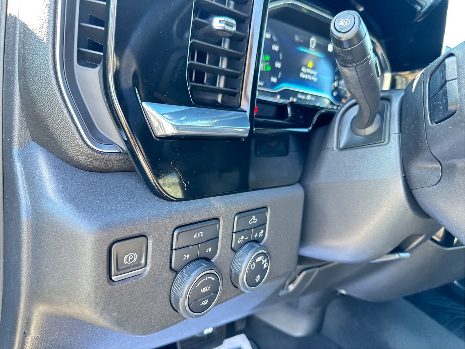 2023 Chevrolet Silverado 1500 LT - Photo 19