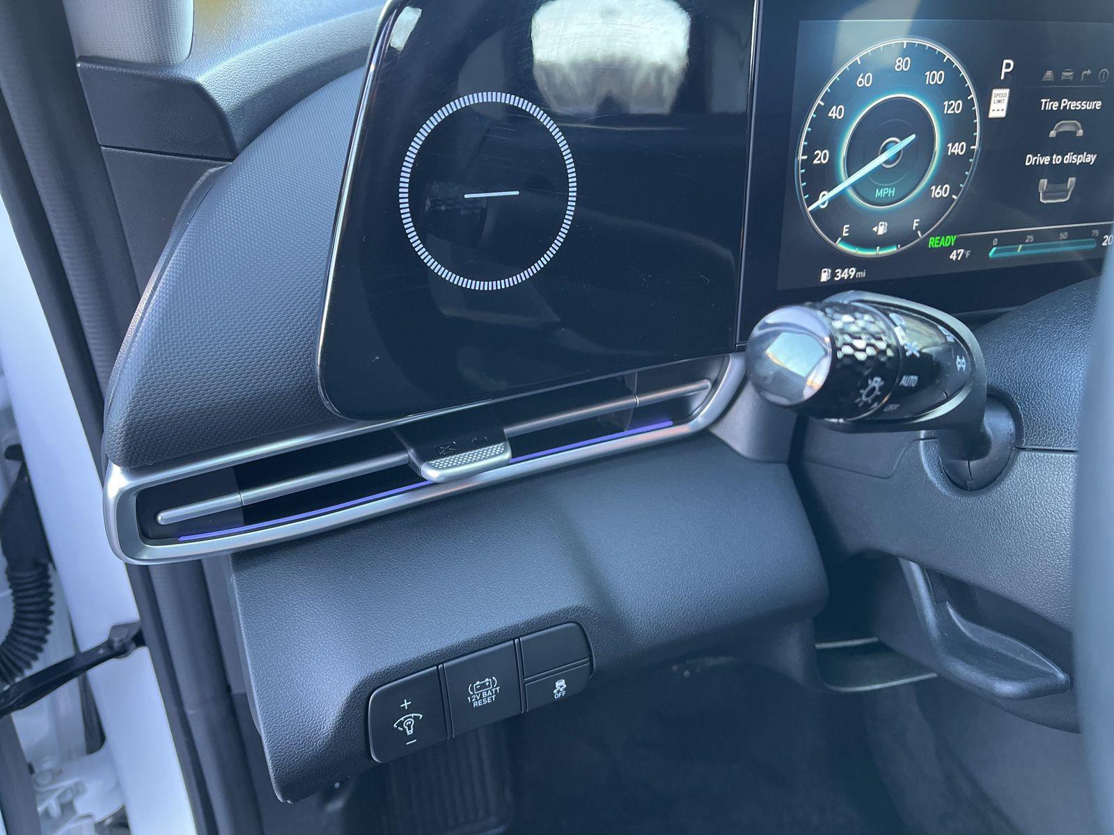 2025 Hyundai Elantra Limited - Photo 28