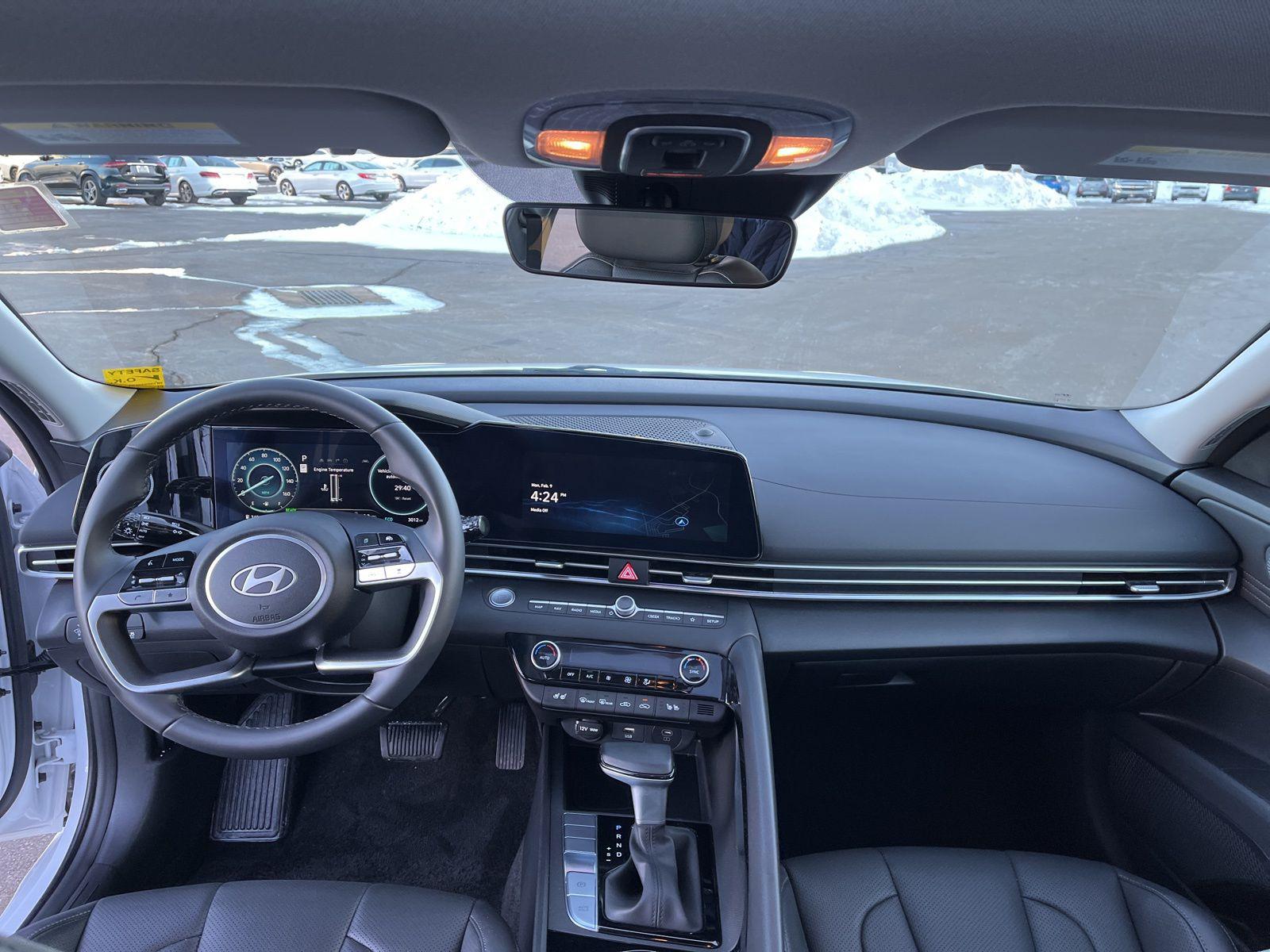 2025 Hyundai Elantra Limited - Photo 39