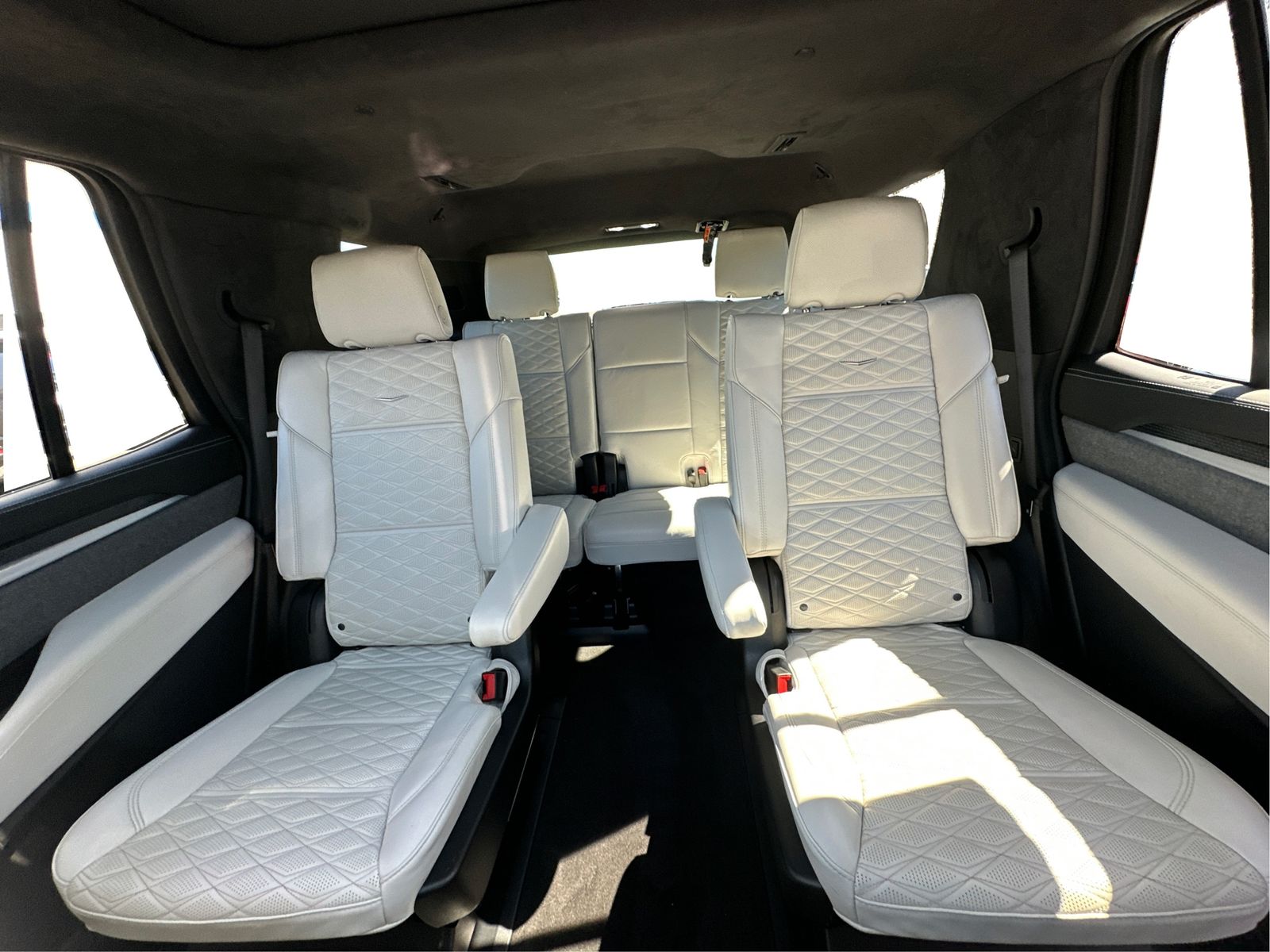 2025 Cadillac Escalade V-Series - Photo 15