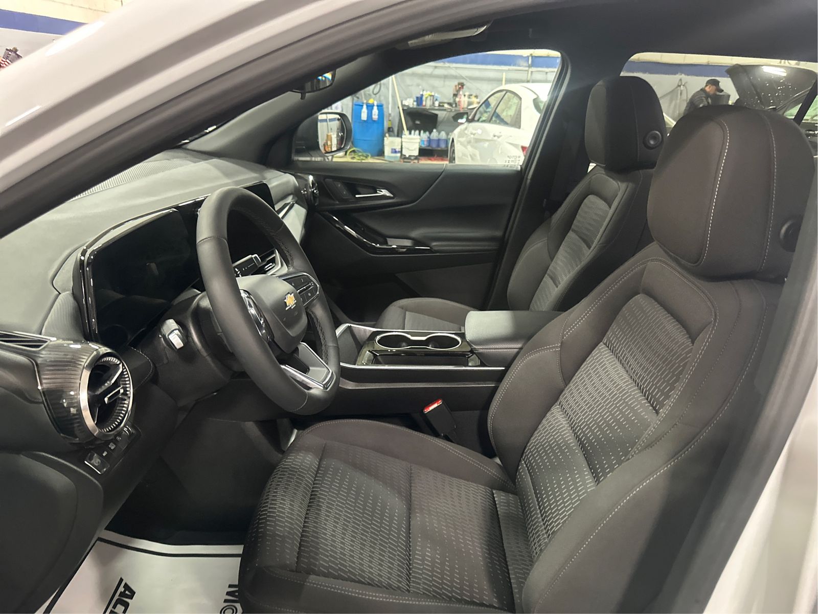 2025 Chevrolet Equinox LT - Photo 9