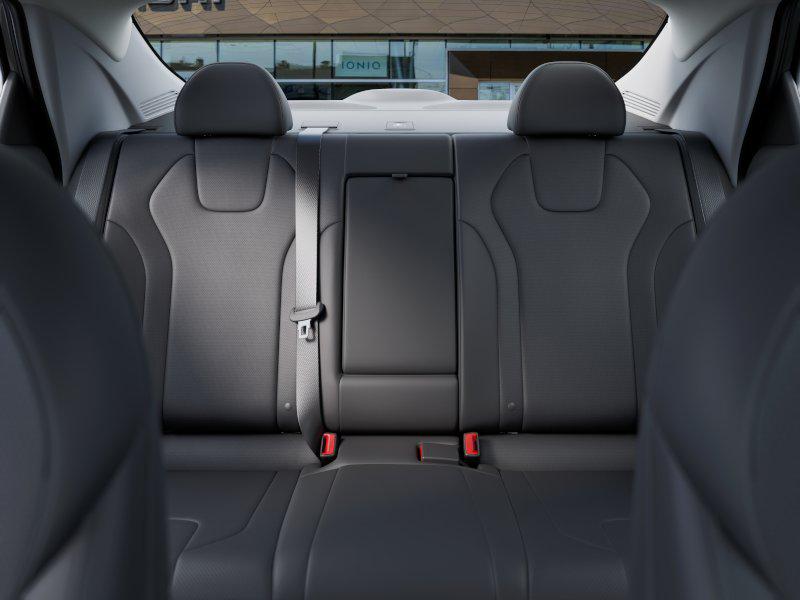 2025 Hyundai Elantra Limited - Photo 12