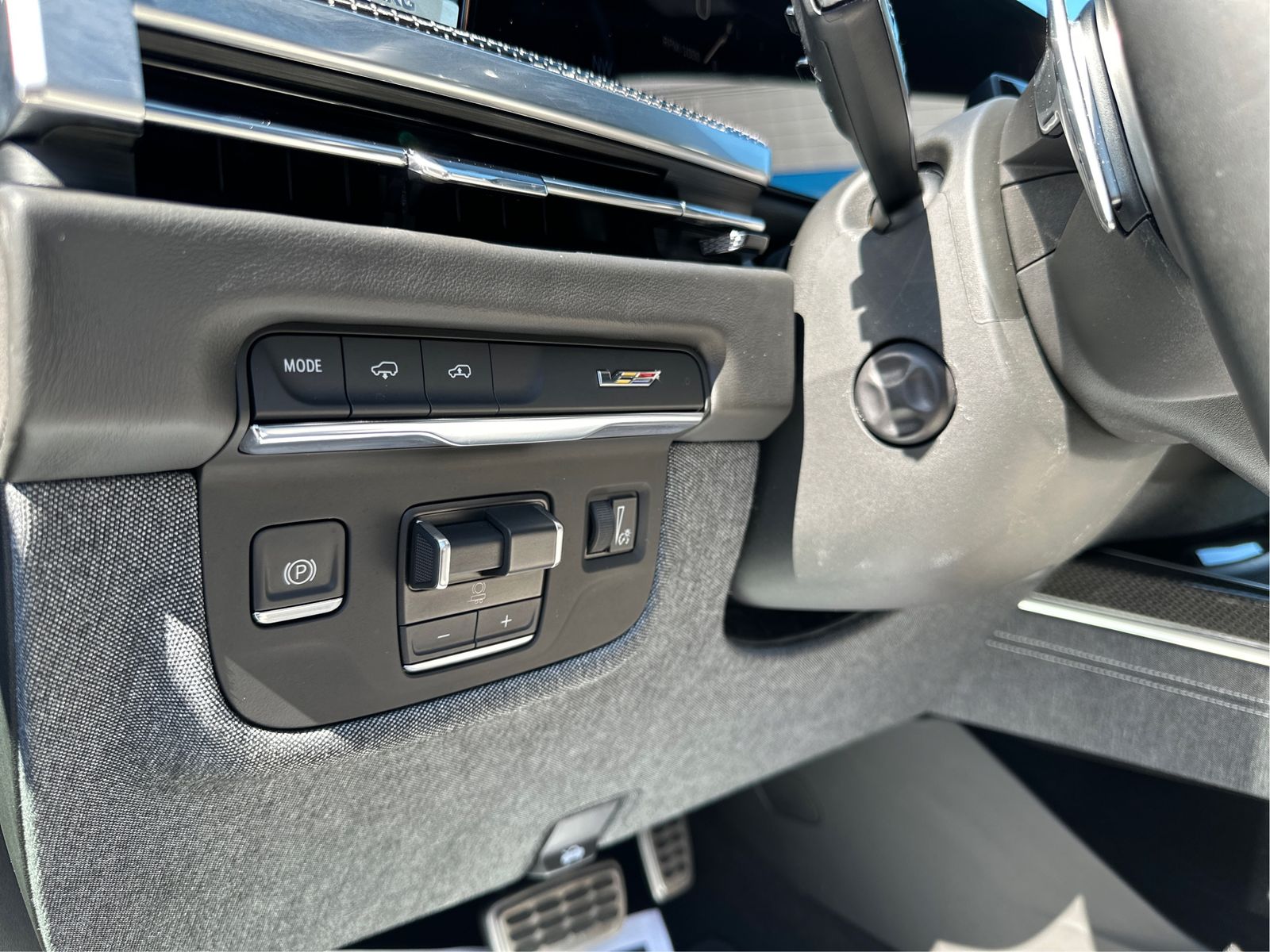 2025 Cadillac Escalade V-Series - Photo 20