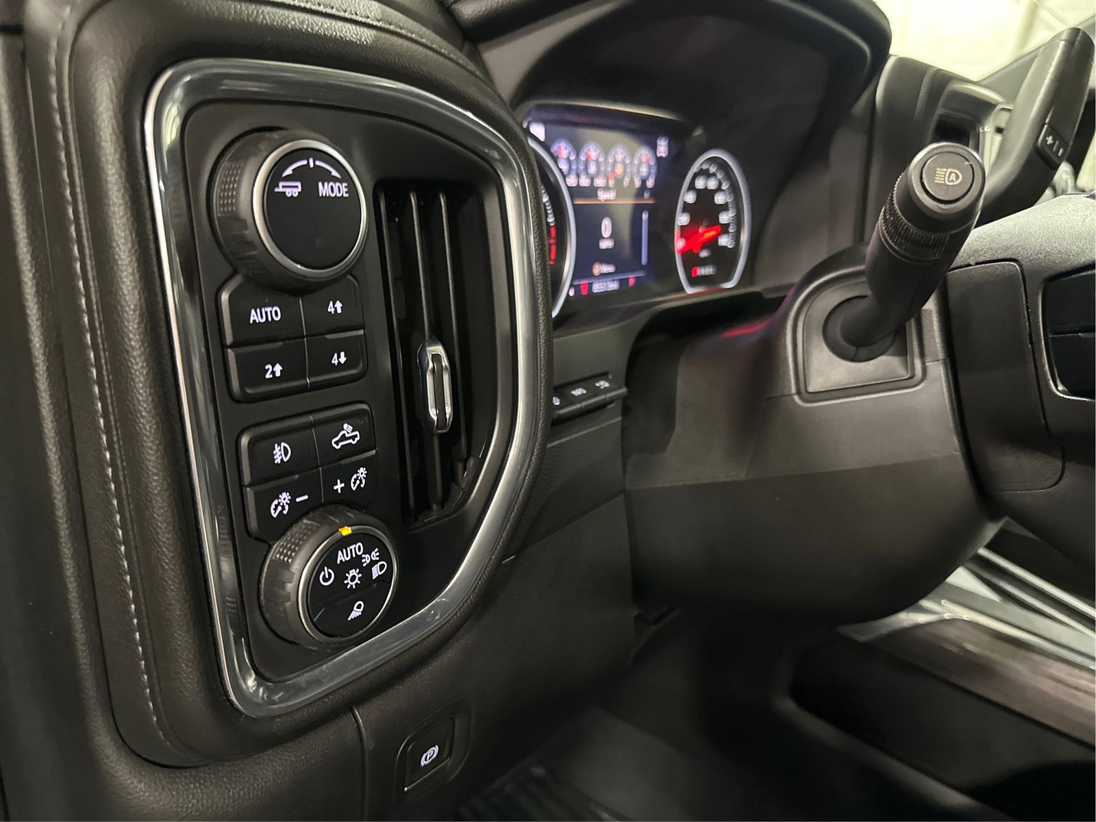 2022 Chevrolet Silverado 1500 Limited LTZ - Photo 20
